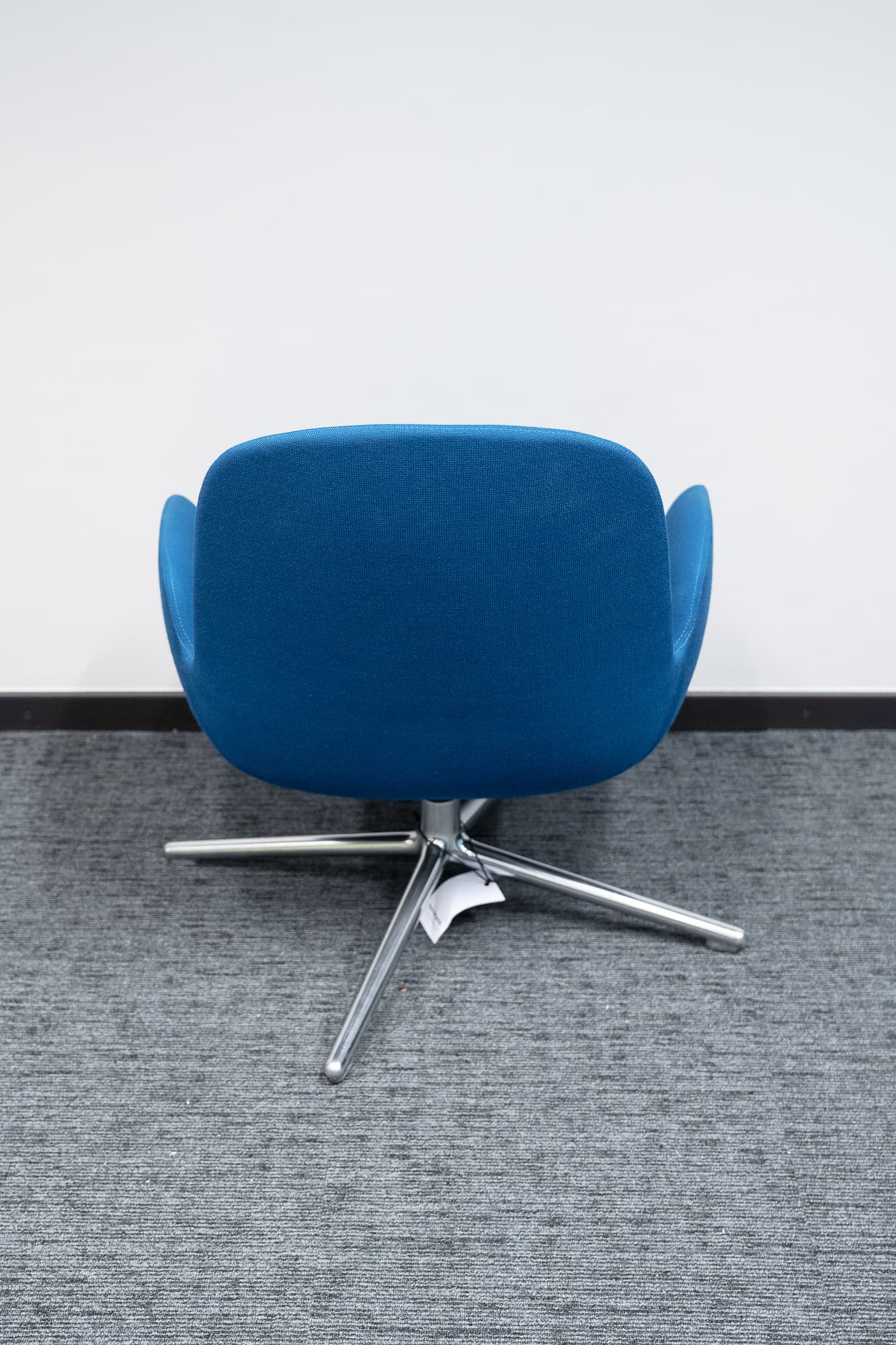 Normann Turquoise blauwe fauteuil met chromen poten-2