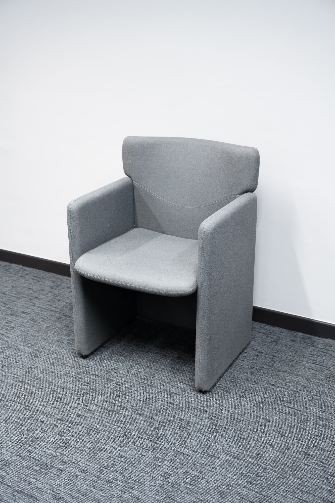 Fauteuil en tissu gris-1