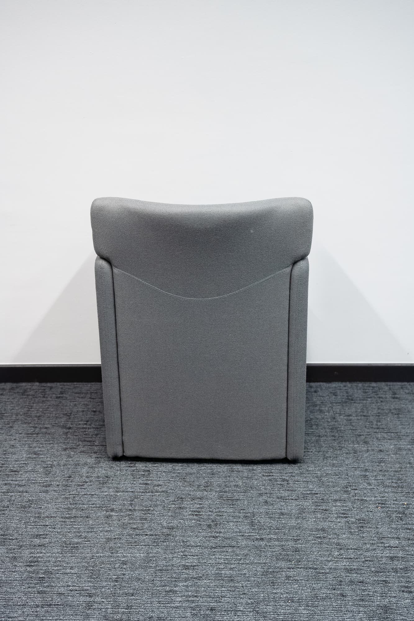 Fauteuil en tissu gris-2