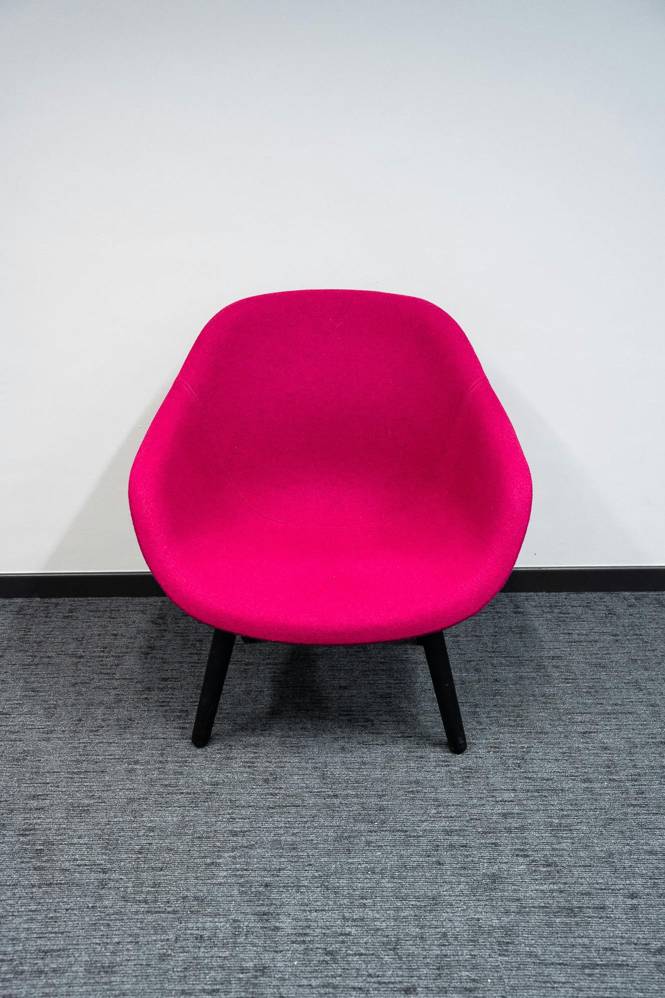 Fuschia armchair - Second hand quality "Armchairs and Couches" - Relieve Furniture