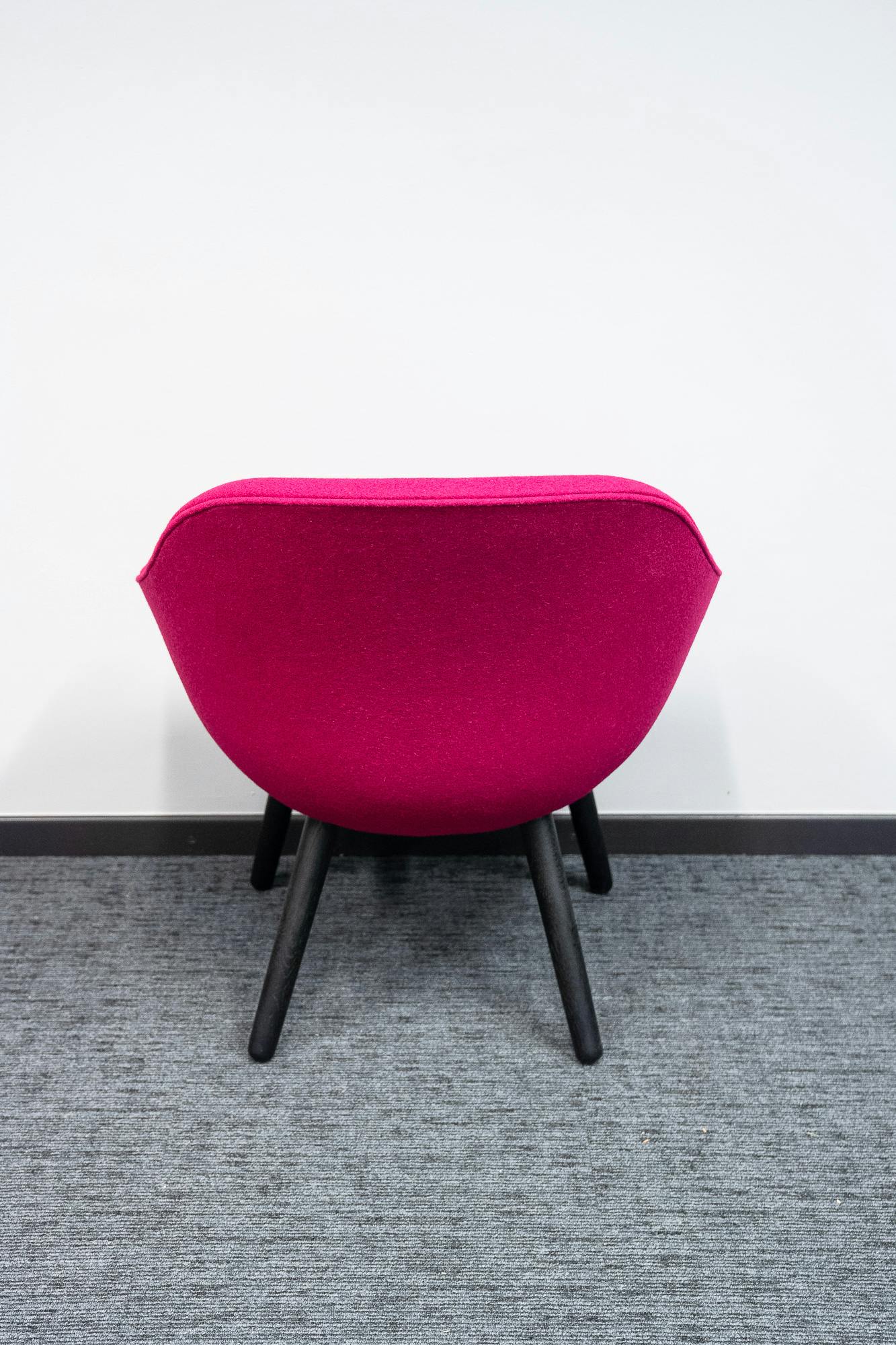 Fuschia armchair - Second hand quality "Armchairs and Couches" - Relieve Furniture