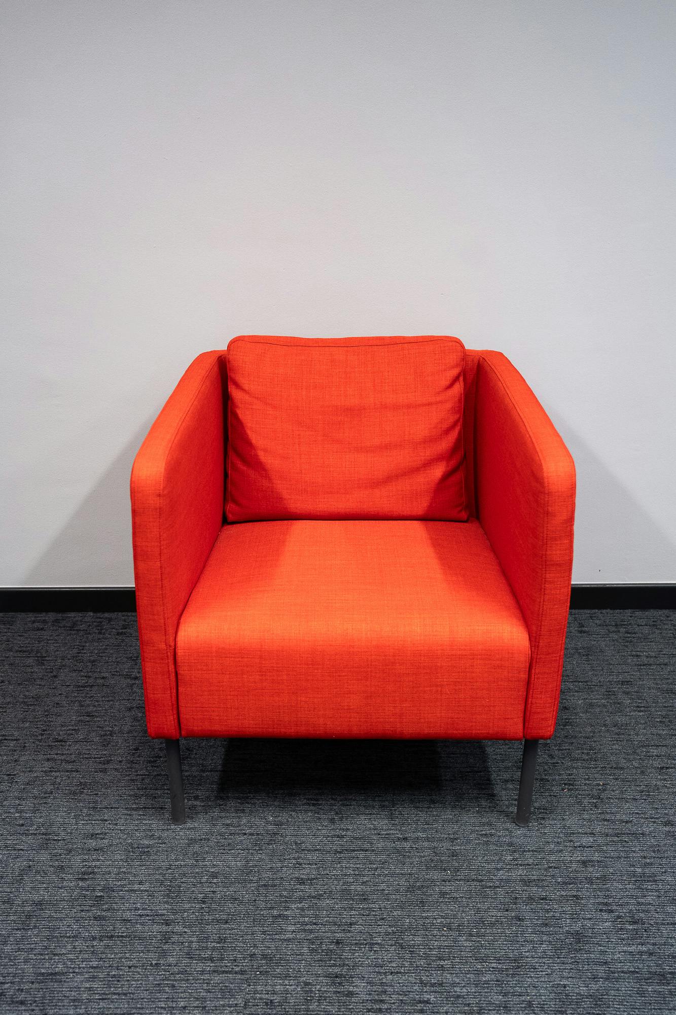 Orange armchair - Second hand quality "Armchairs and Couches" - Relieve Furniture