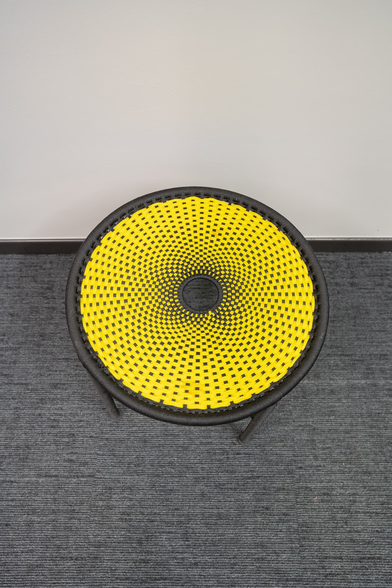 Moroso Gele en zwarte geweven stoffen salontafel-1