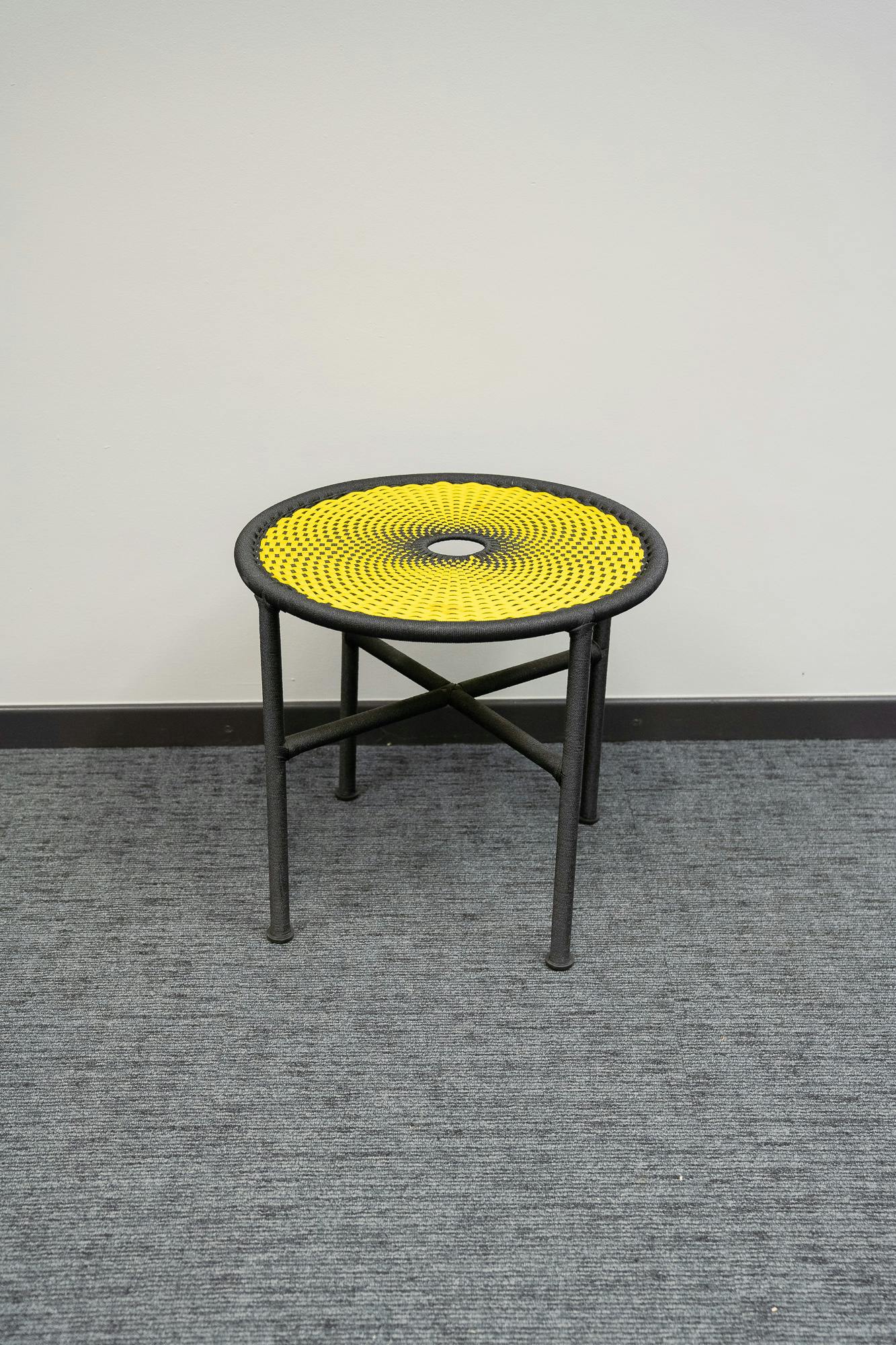 Table basse en tissu tressé jaune et noire MOROSO - Relieve Furniture
