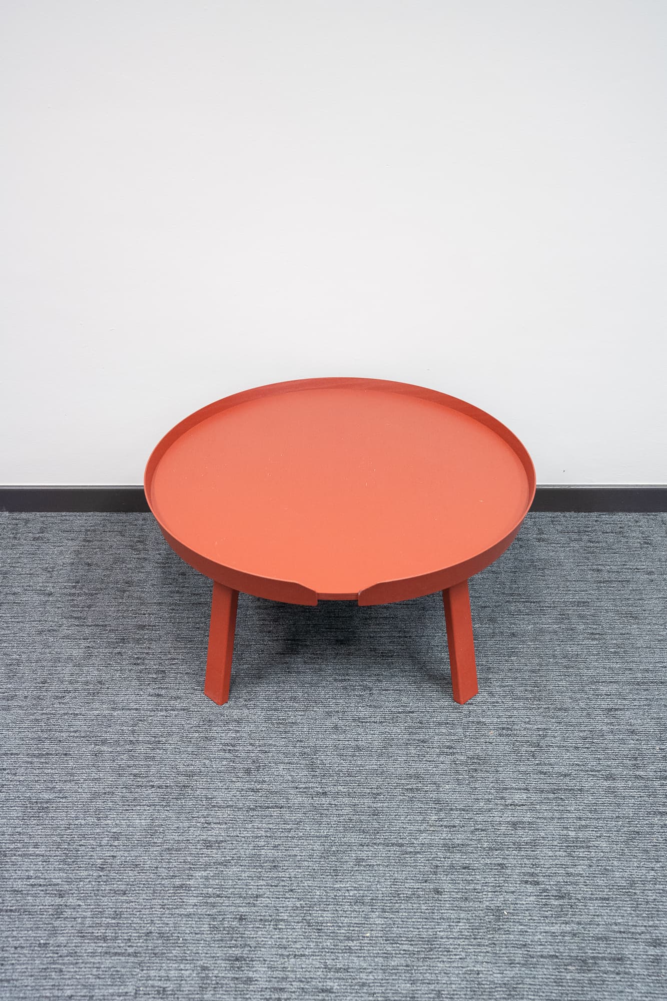 Muuto bordeaux rode houten salontafel-1