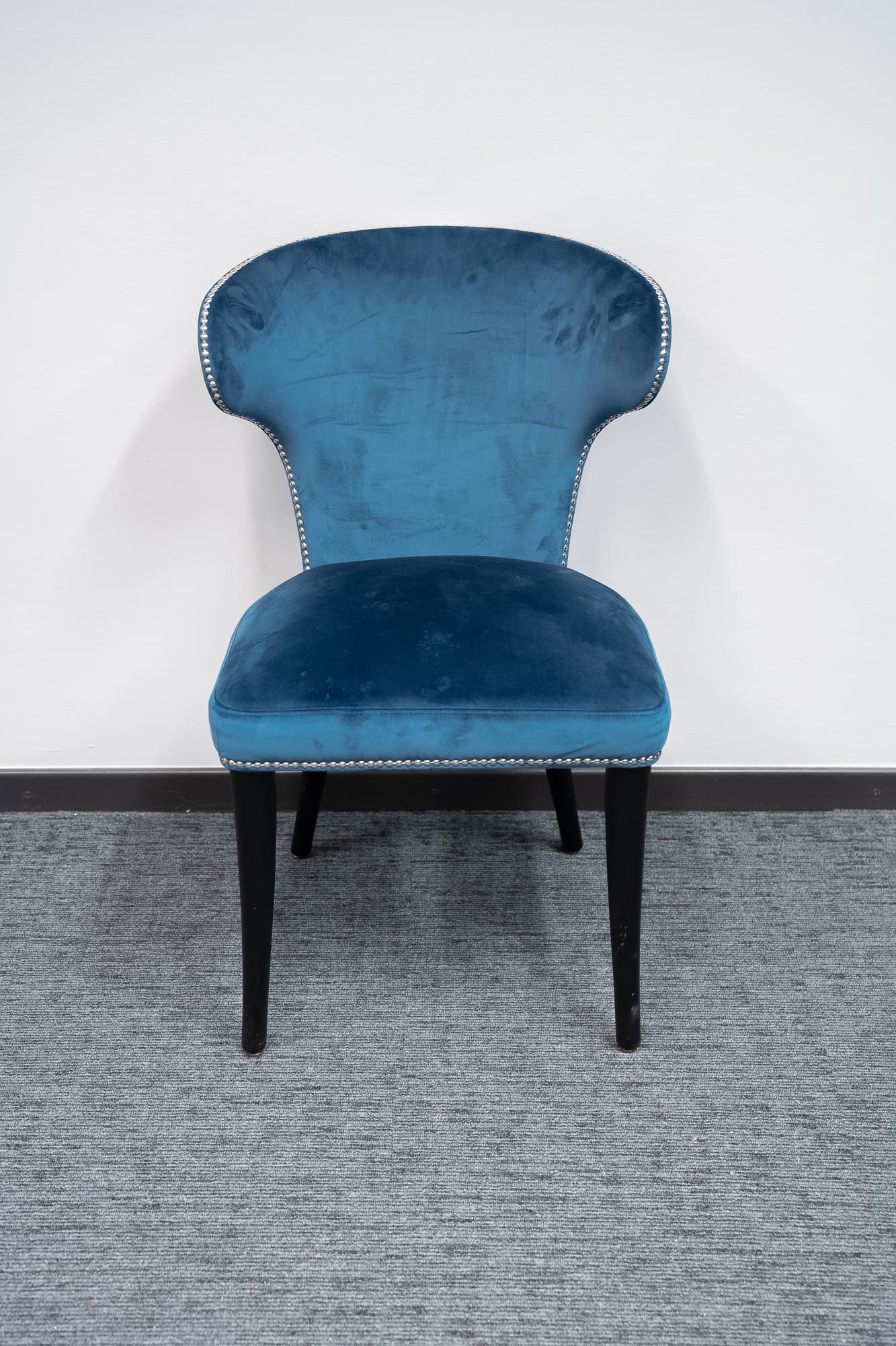 Chaise de banquet satellite en velours bleu-1