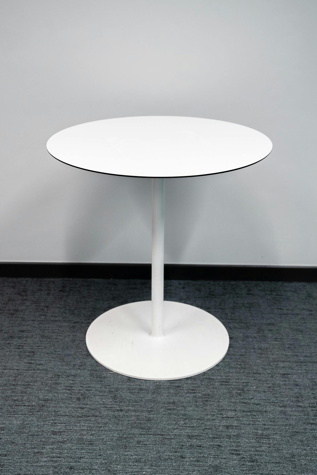 Table ronde blanche - Qualité de seconde main "Tables" - Relieve Furniture