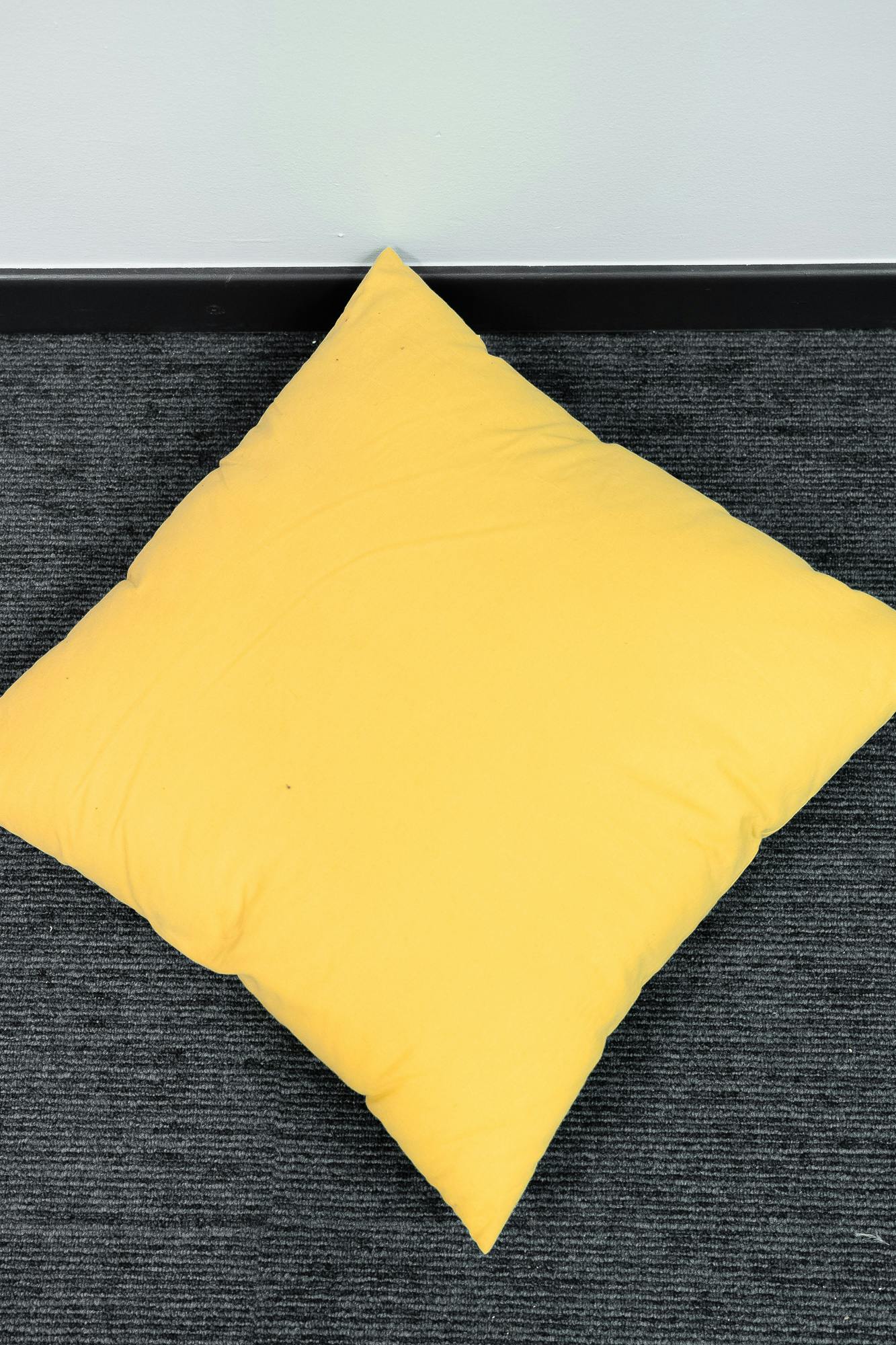 yellow / green fabric cushion - Second hand quality "Miscellaneous" - Relieve Furniture