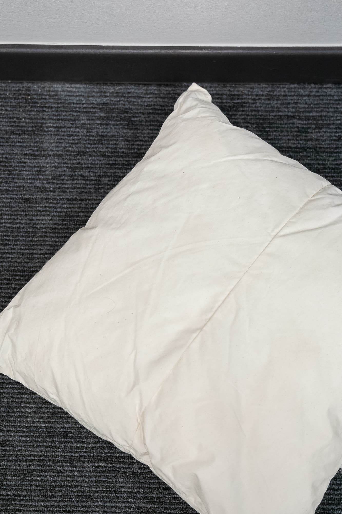 white cushion-1