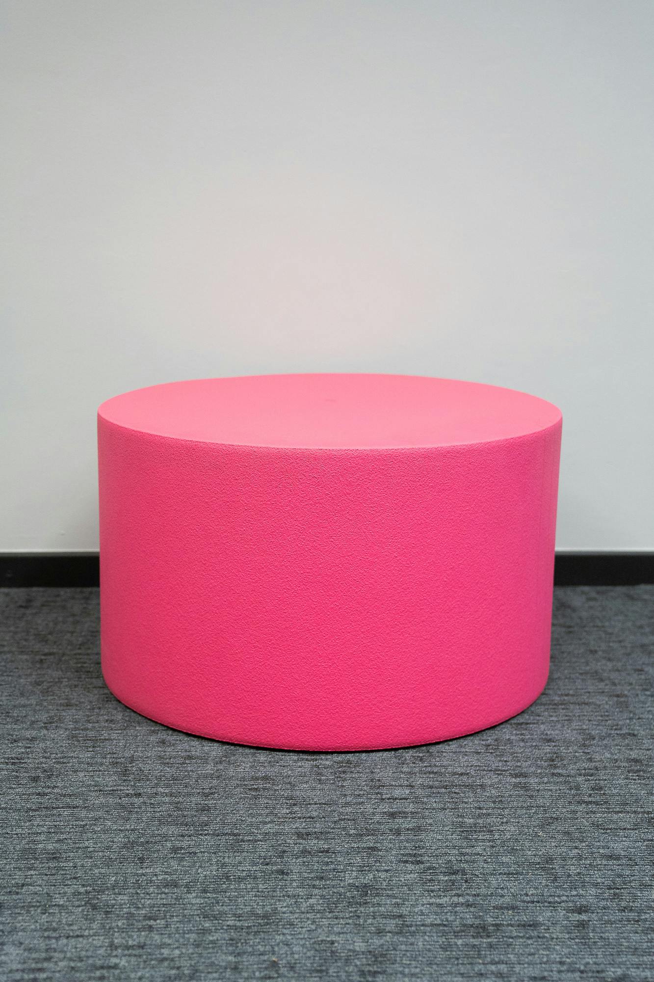 High pink plastic pouffe - Second hand quality "Chairs" - Relieve Furniture