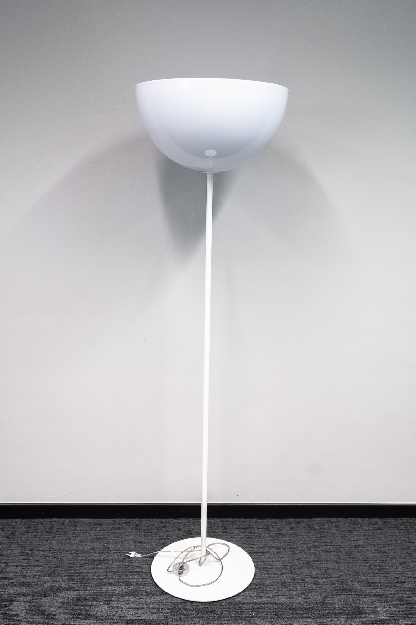 Lampe blanche sur pied Chapeau-0