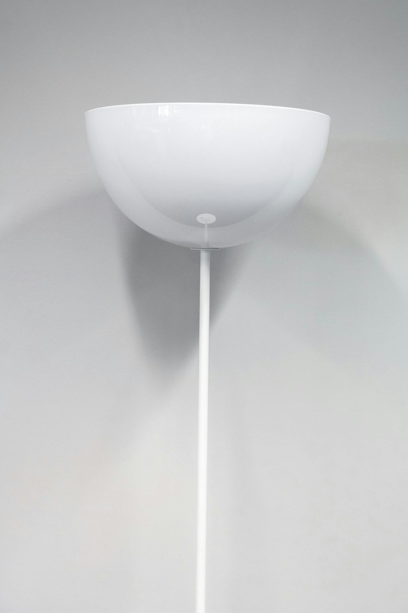 Lampe blanche sur pieds Chapeau - Qualité de seconde main "Luminaires" - Relieve Furniture