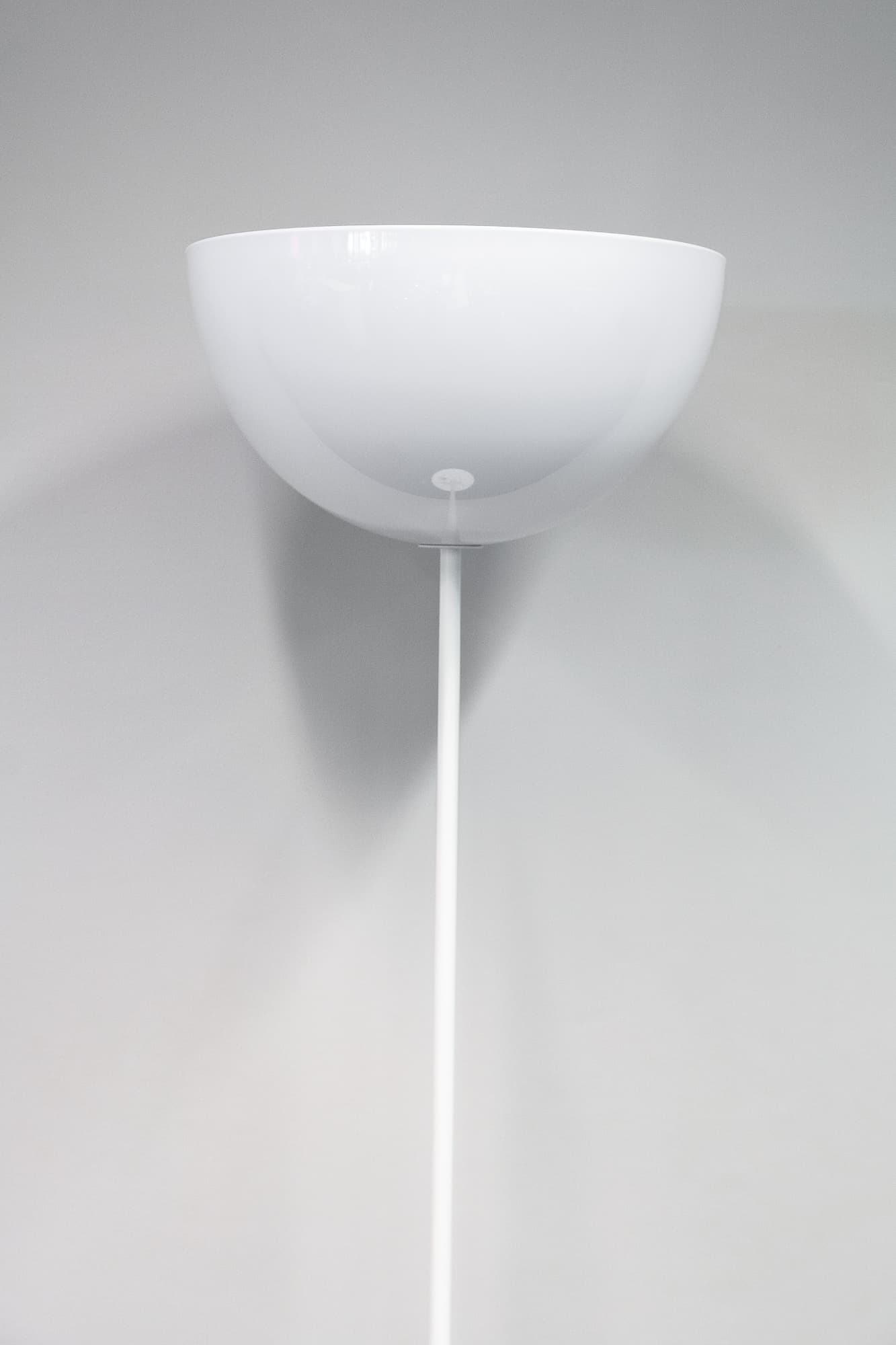 Lampe blanche sur pied Chapeau-1