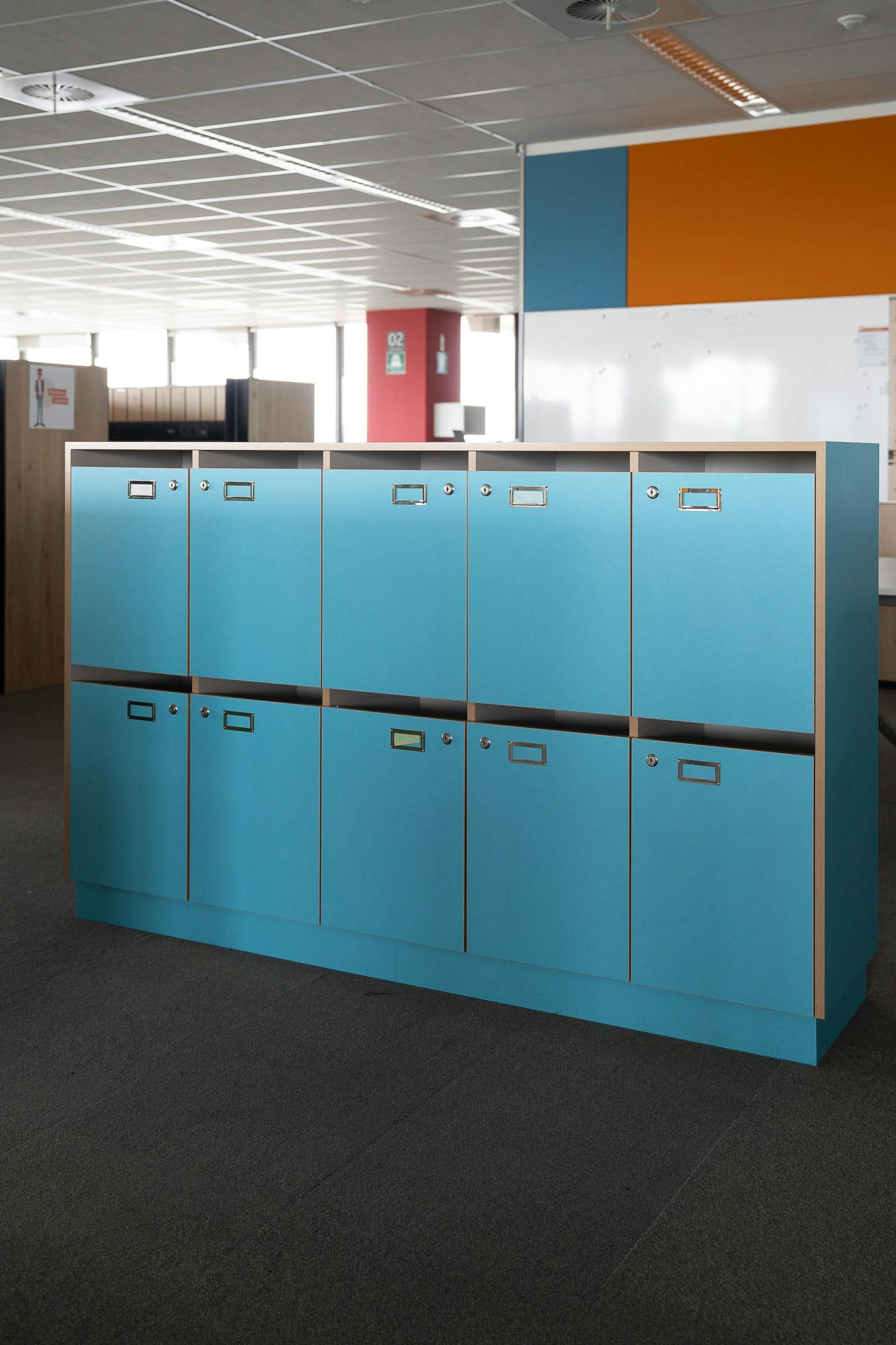 Light turquoise blue lockers with key - Second hand quality "Storage" - Relieve Furniture - 1