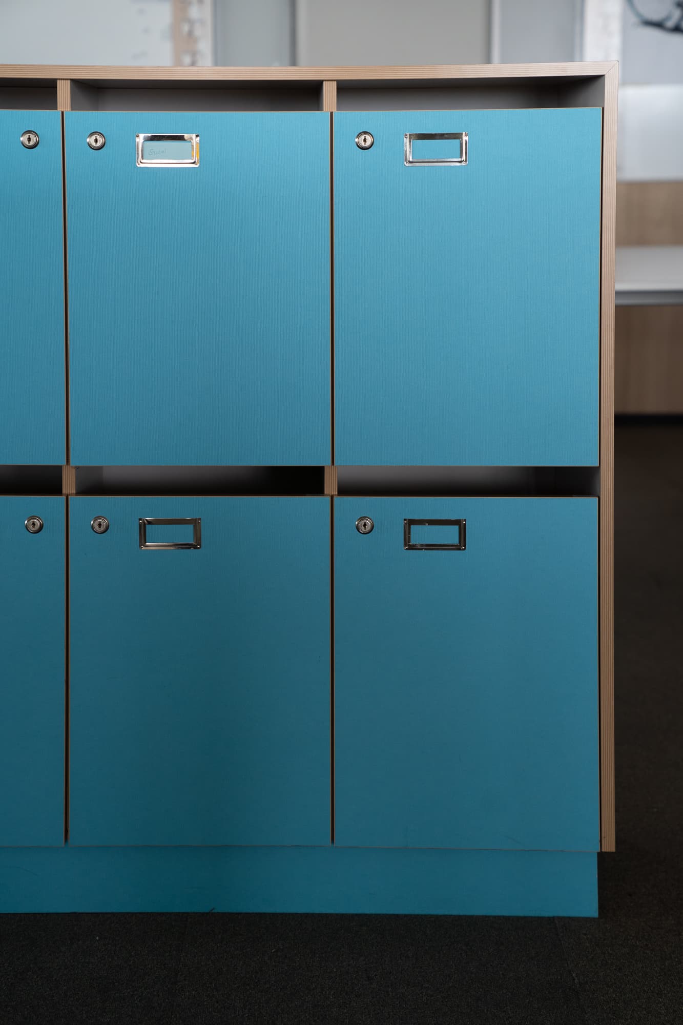 Light turquoise blue lockers with key-1