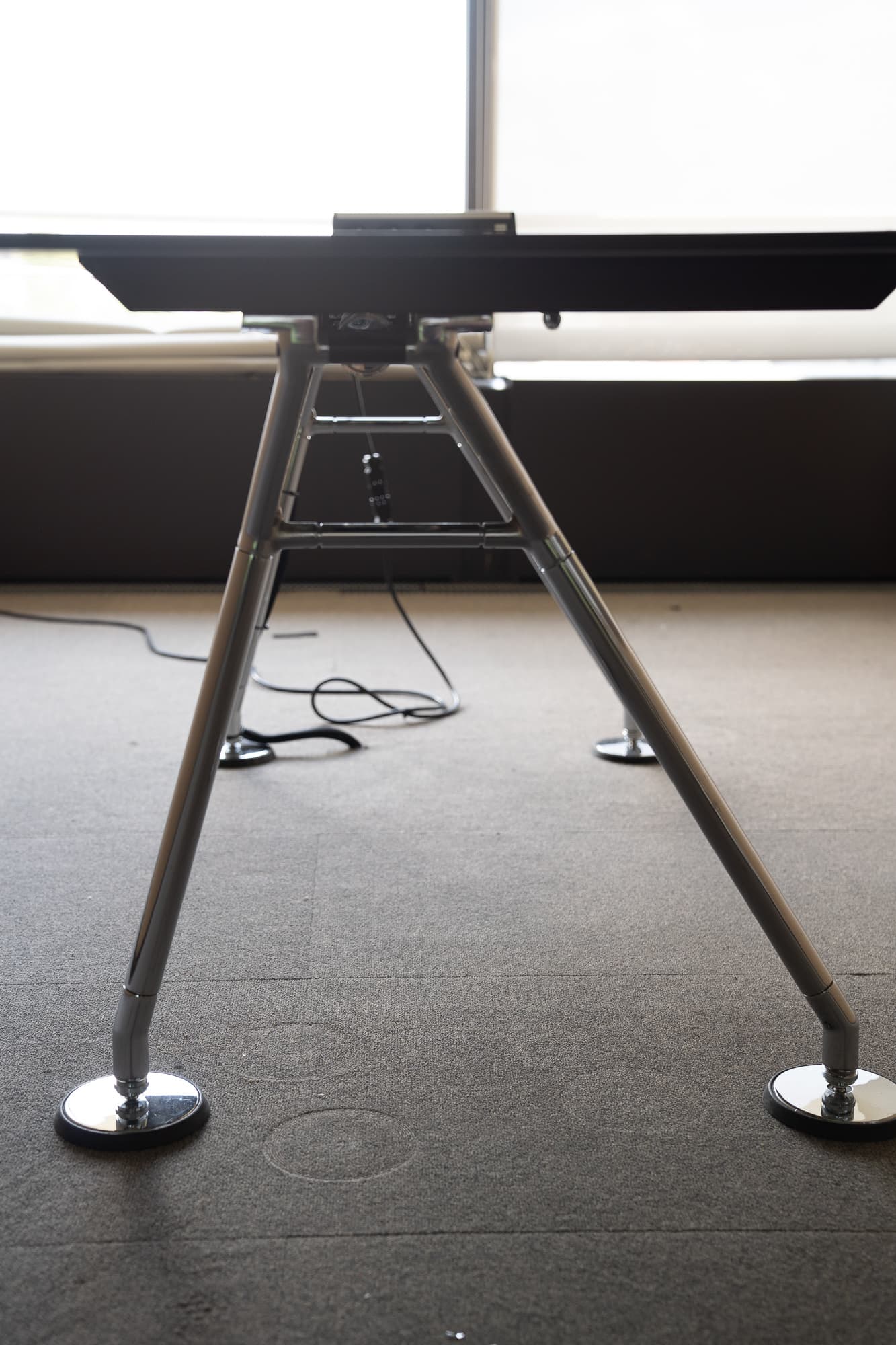 Ahrend 180cm table grise avec prise de courant-2