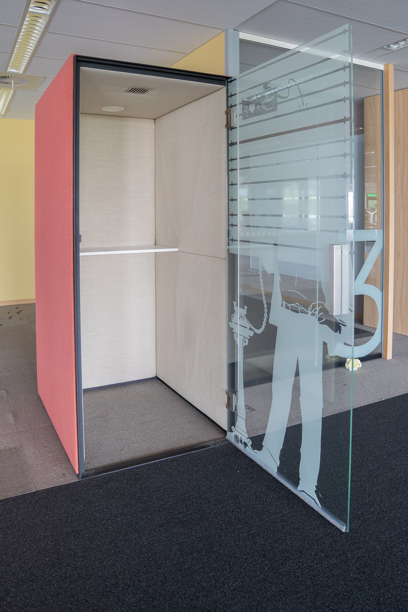 Phone booth rouge brique Palau-0