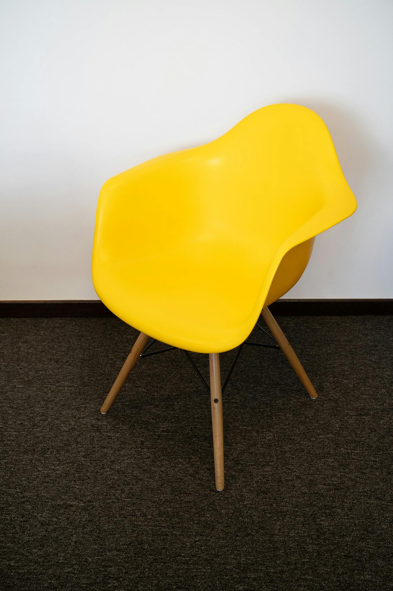 Yellow chair - Second hand quality "Chairs" - Relieve Furniture - 2