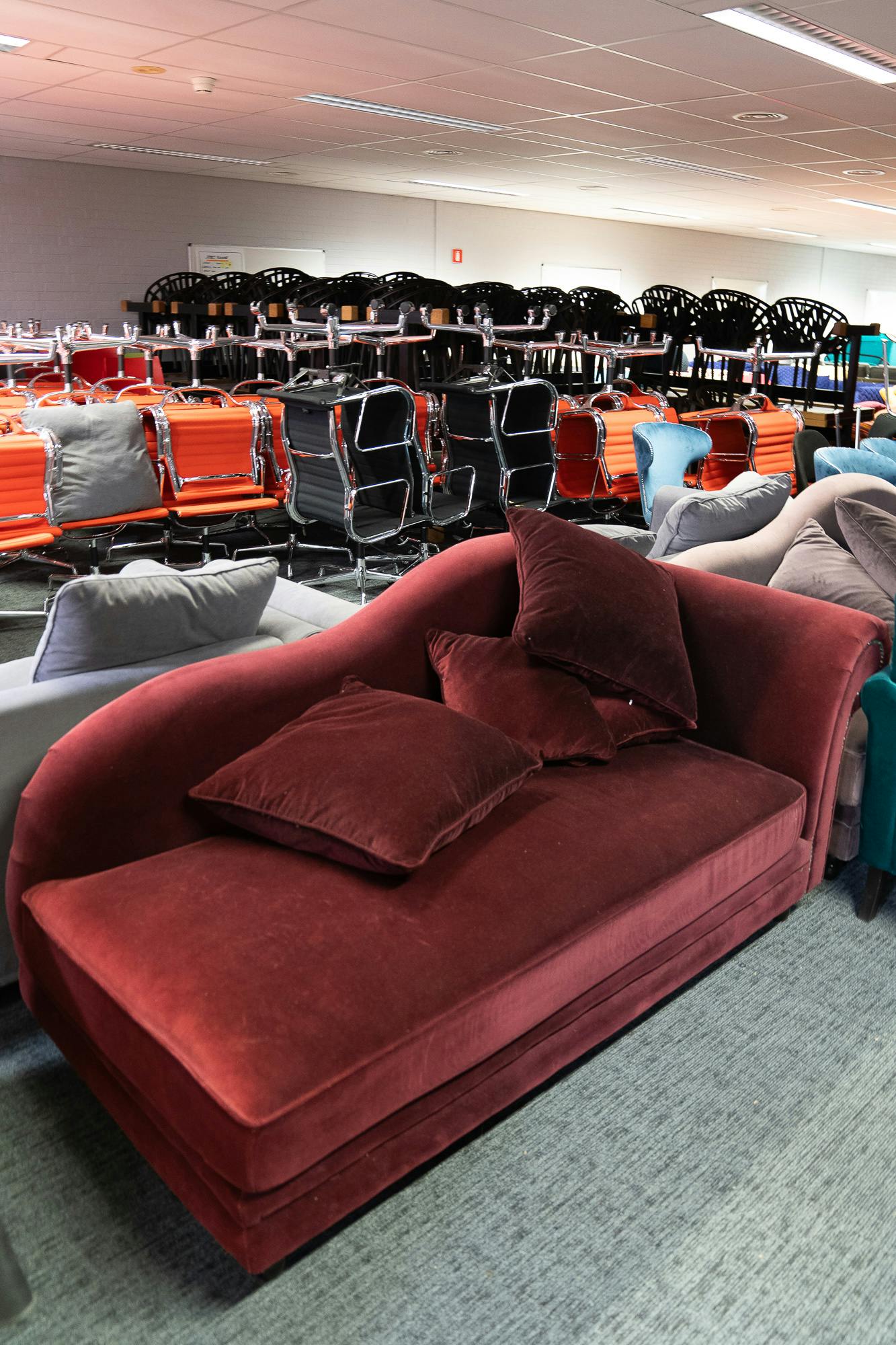 Bordeaux red shrink velvet chaise longue - Relieve Furniture