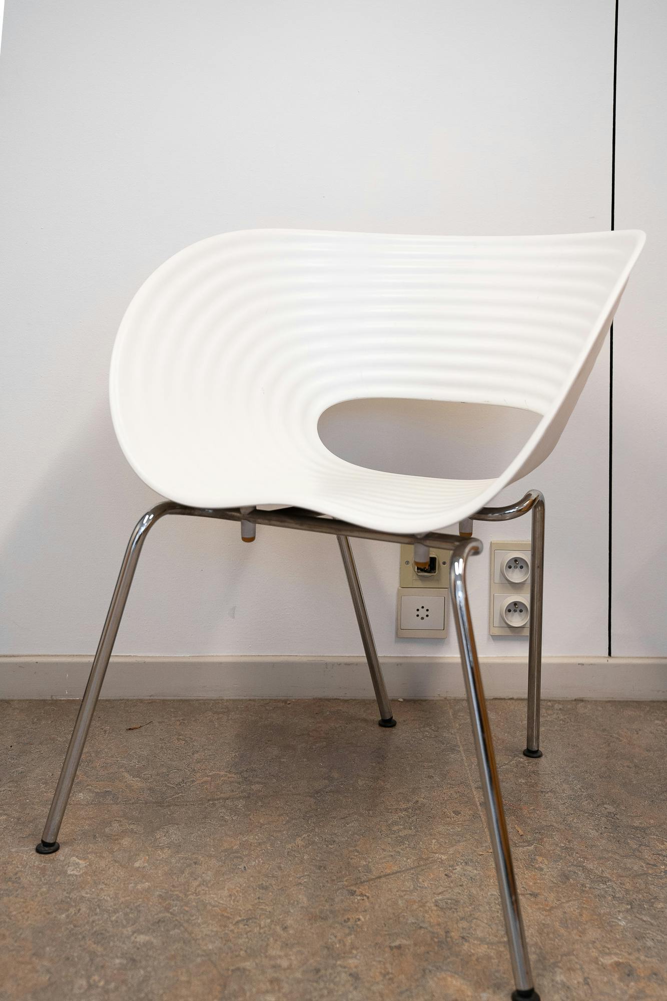 chaise Vitra blanche arrondie - Second hand quality "Chairs" - Relieve Furniture