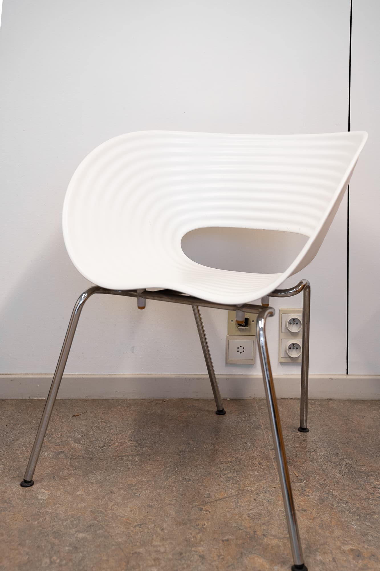 chaise Vitra blanche arrondie-1