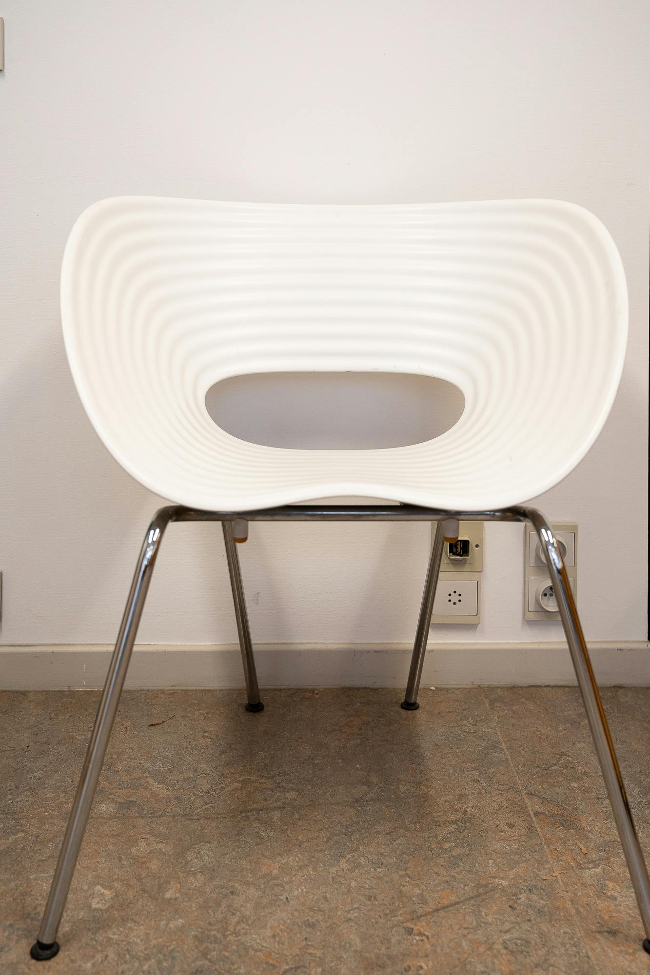 chaise Vitra blanche arrondie - Relieve Furniture