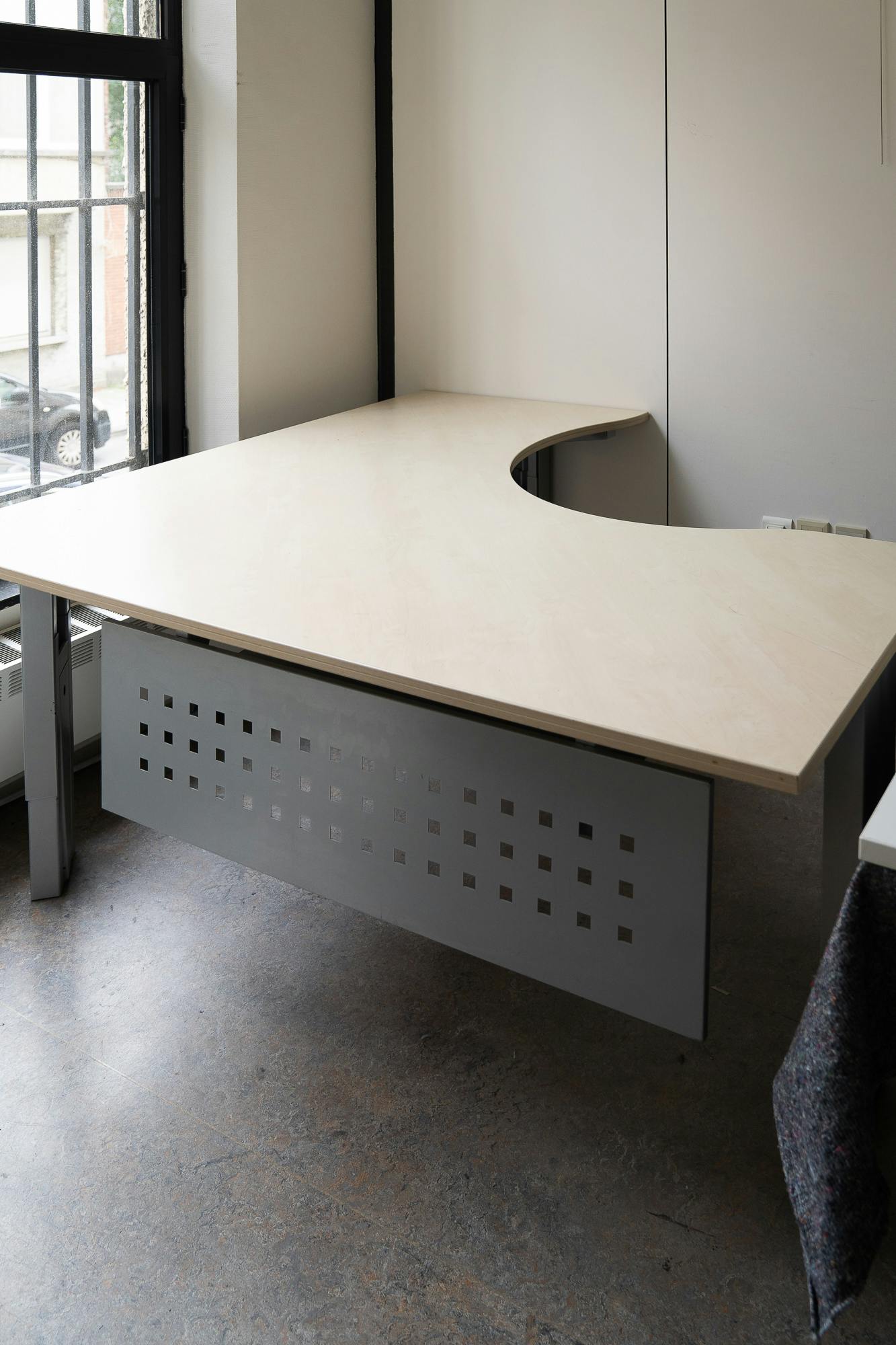 L-shaped desk in light wood - Second hand quality "Desks" - Relieve Furniture