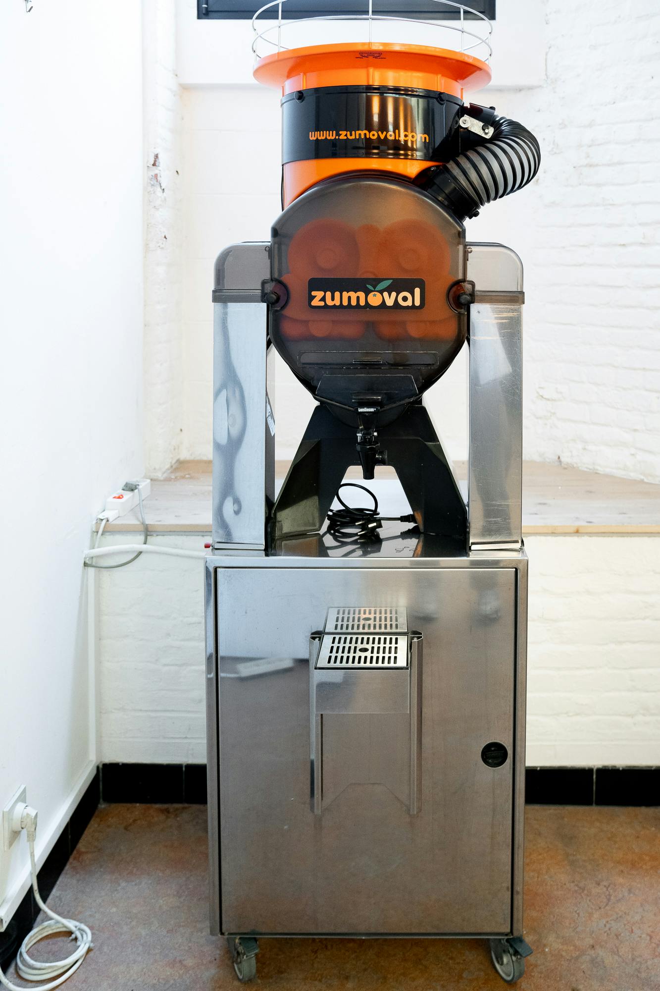 Orange juice machine Zumoval - Relieve Furniture