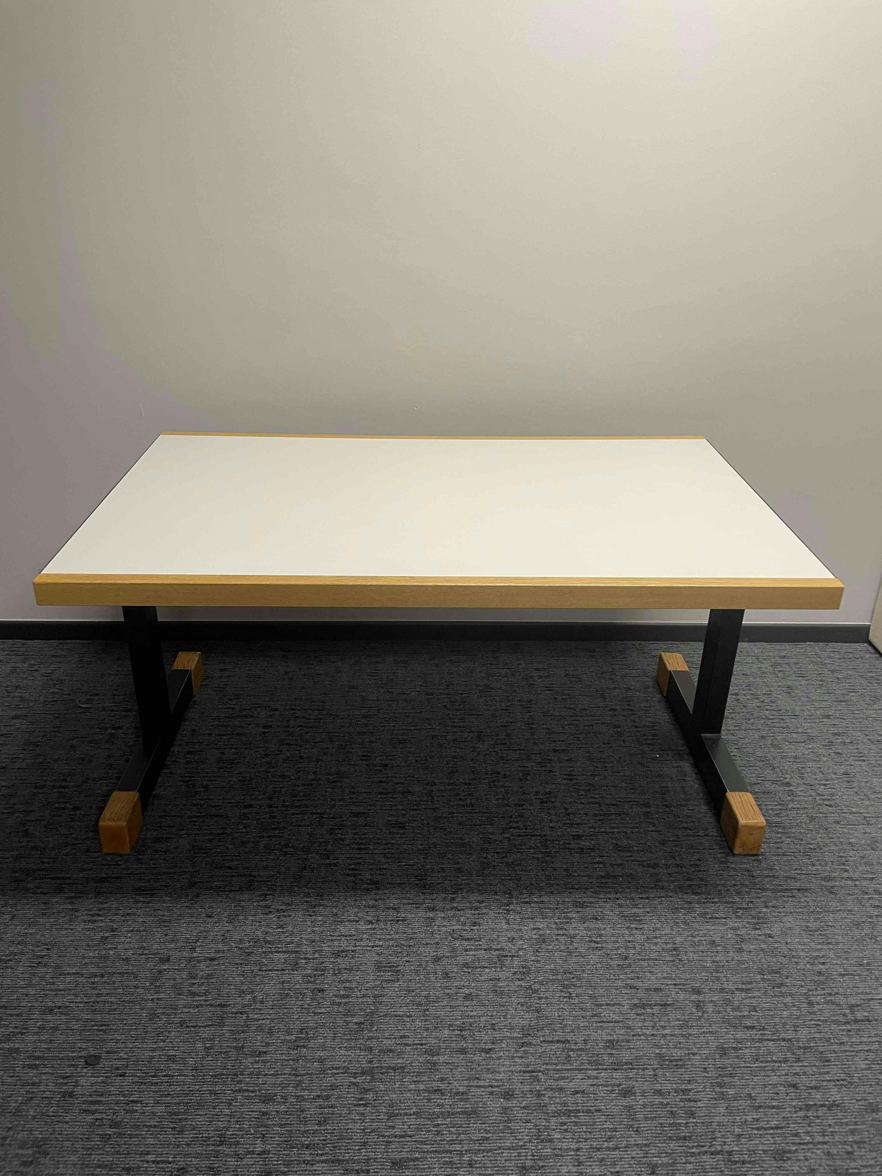 Wood table - Second hand quality "Tables" - Relieve Furniture
