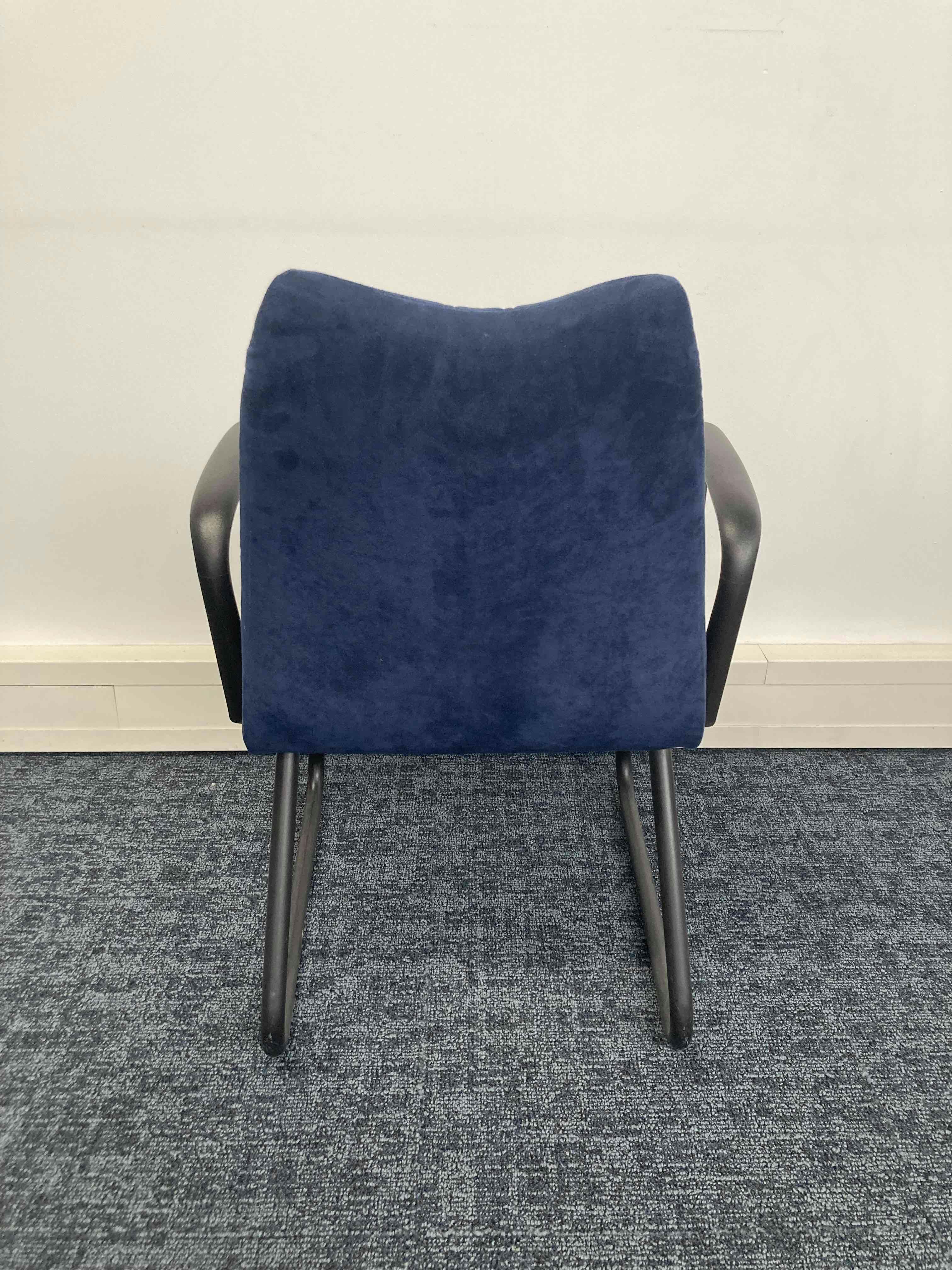 Blue meeting chair - Second hand quality "Chairs" - Relieve Furniture