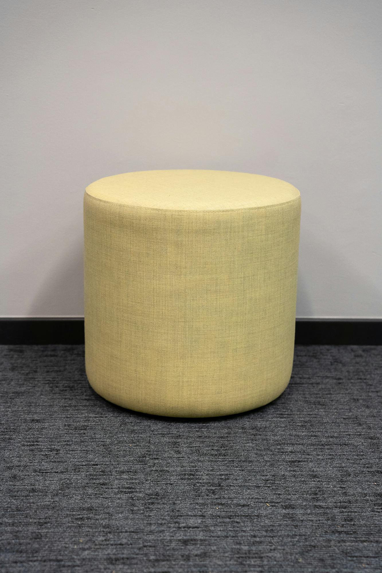 Light yellow round pouffe - Second hand quality "Chairs" - Relieve Furniture