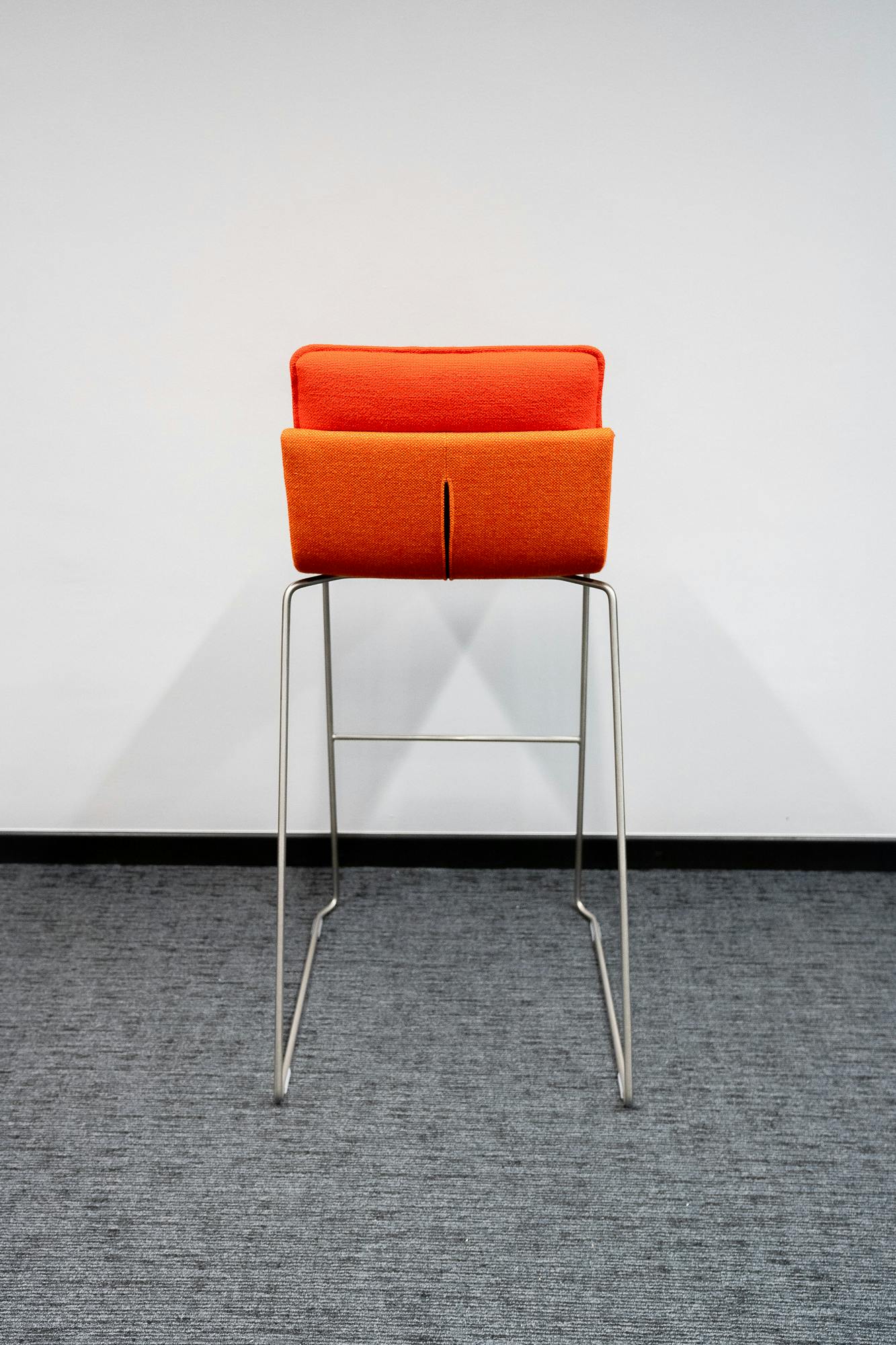 Tabouret en tissu orange Gispen - Qualité de seconde main "Chaises" - Relieve Furniture
