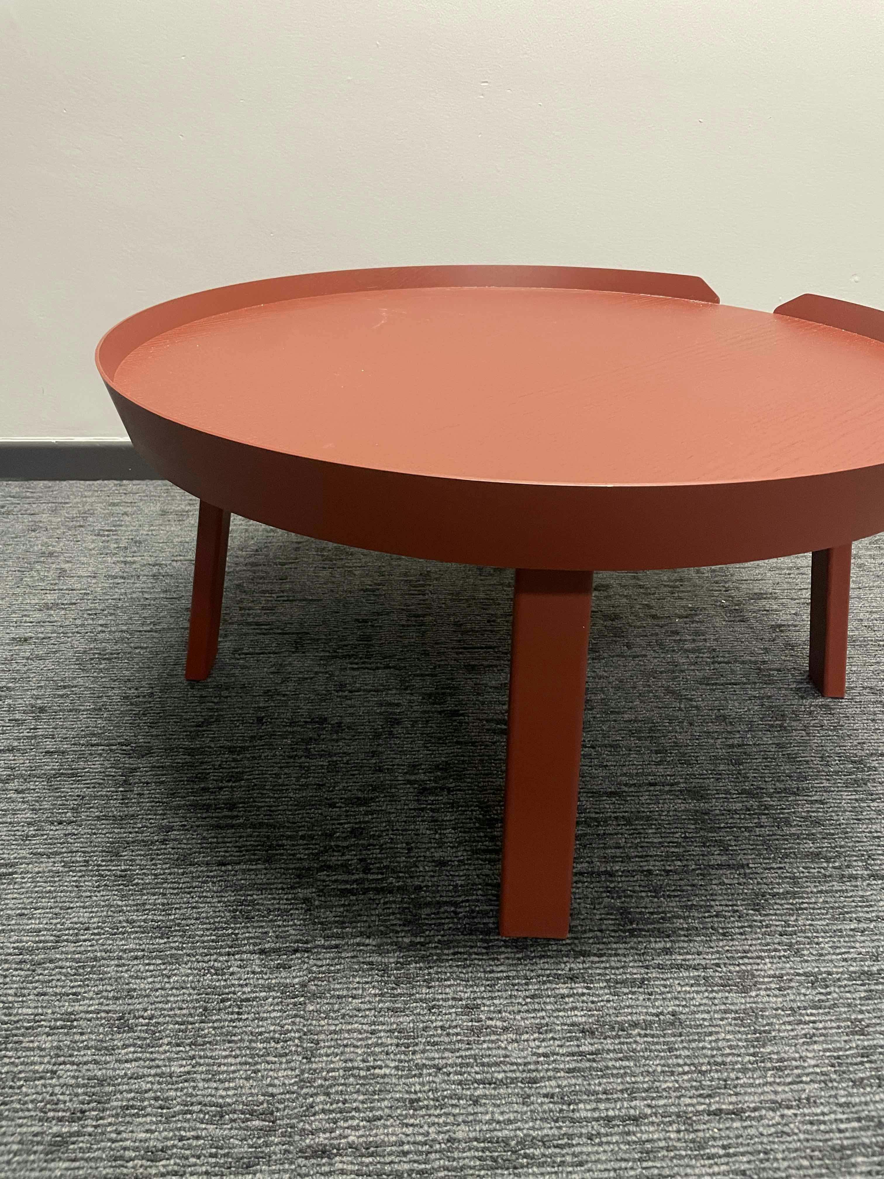 Table basse Muuto rouge bordeau - Second hand quality "Tables" - Relieve Furniture