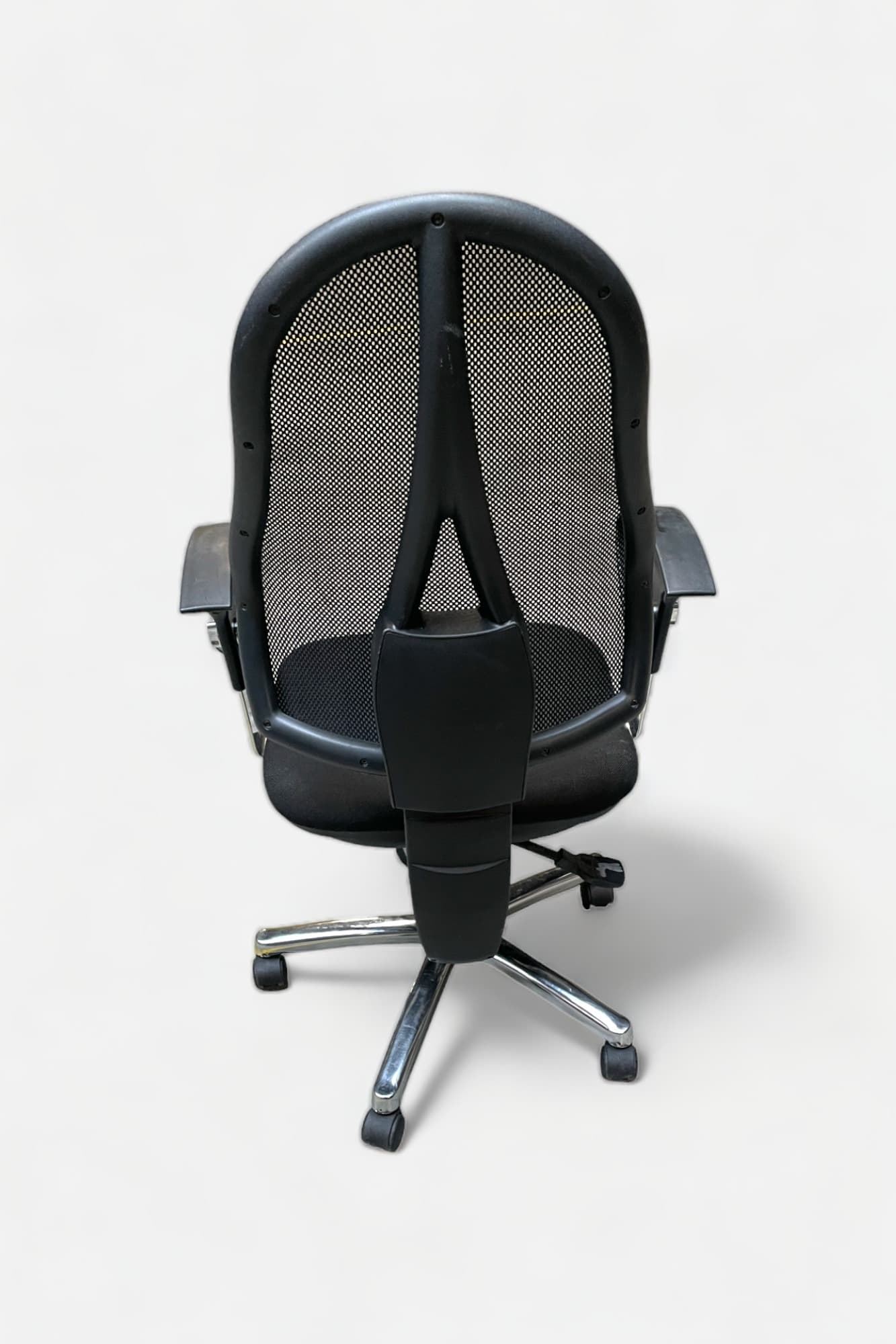Black office chair-1