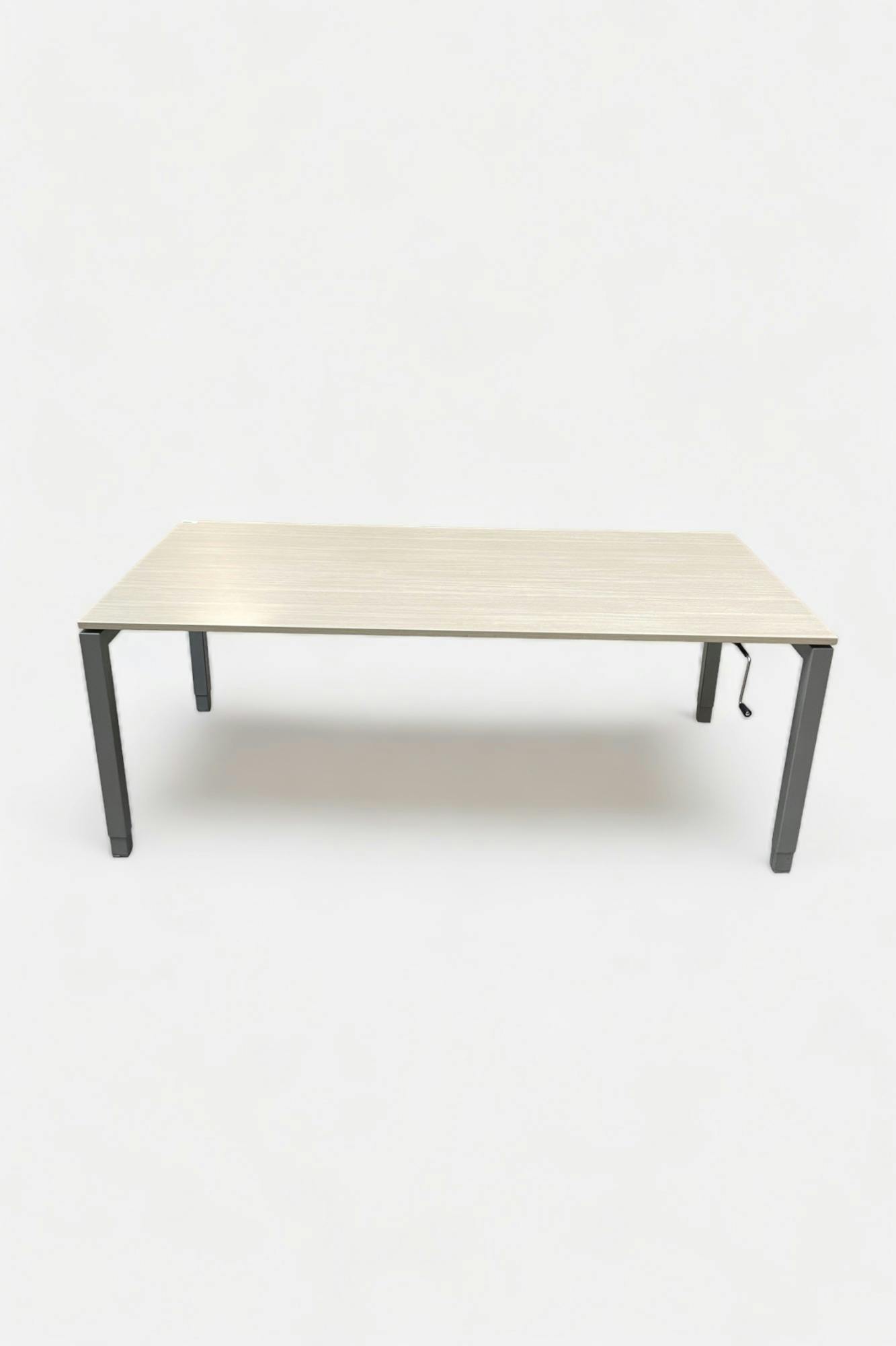 Nurus bureaus met houtprint en metalen poten in hoogte verstelbaar - Relieve Furniture