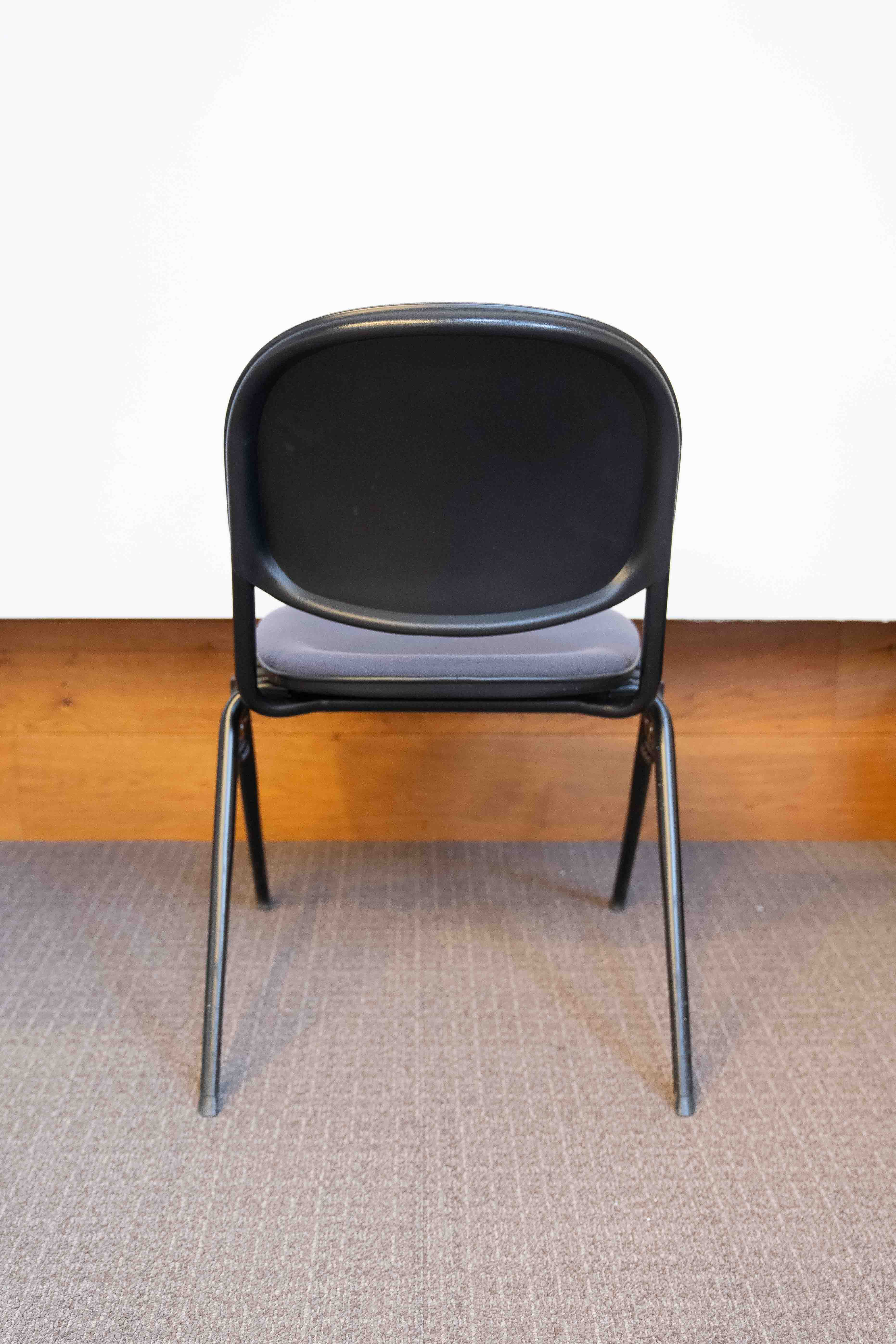 Giancarlo Piretti gris Chaise de réunion avec pieds noirs-5