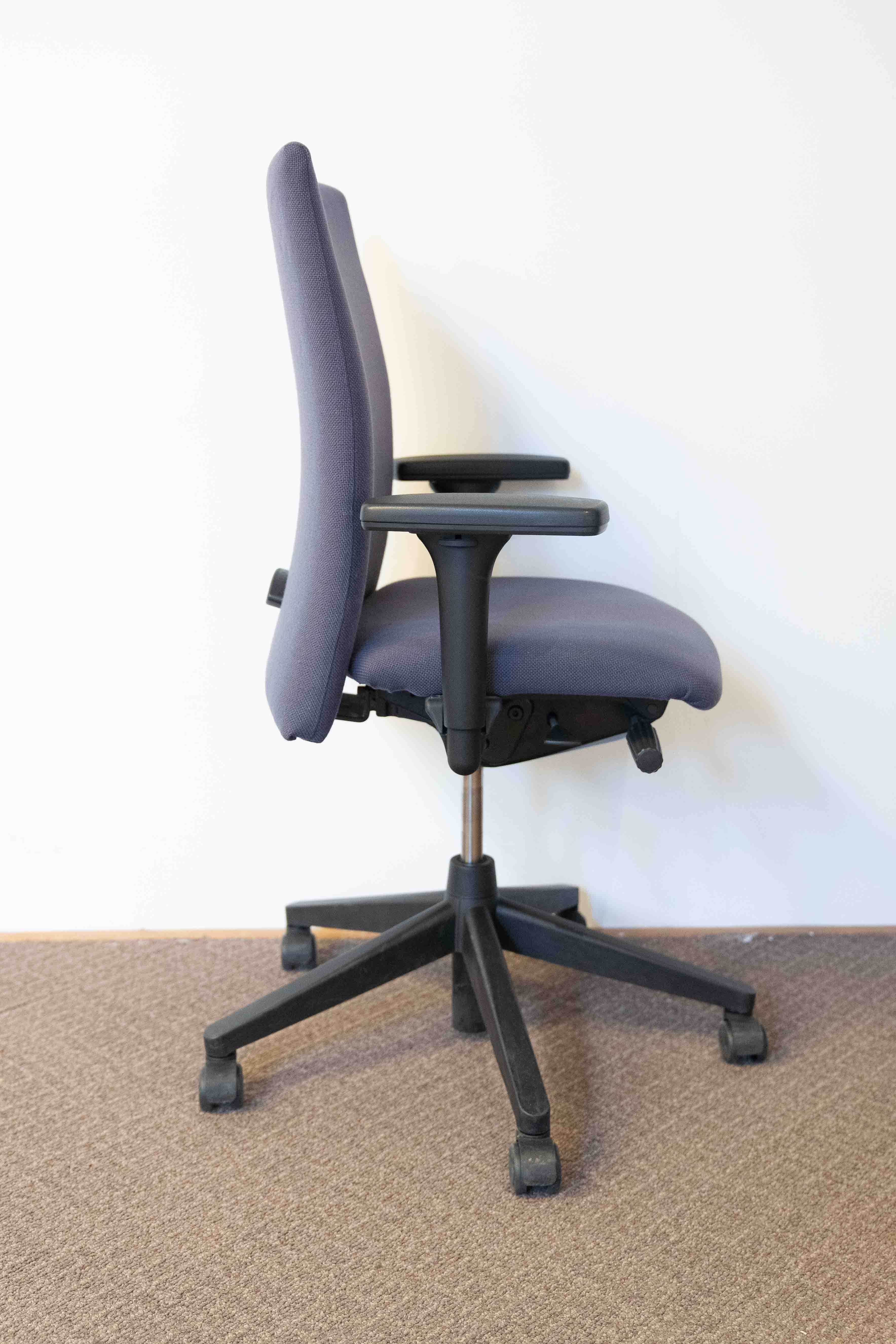 Comforto dark Grey office chair on wheels-2