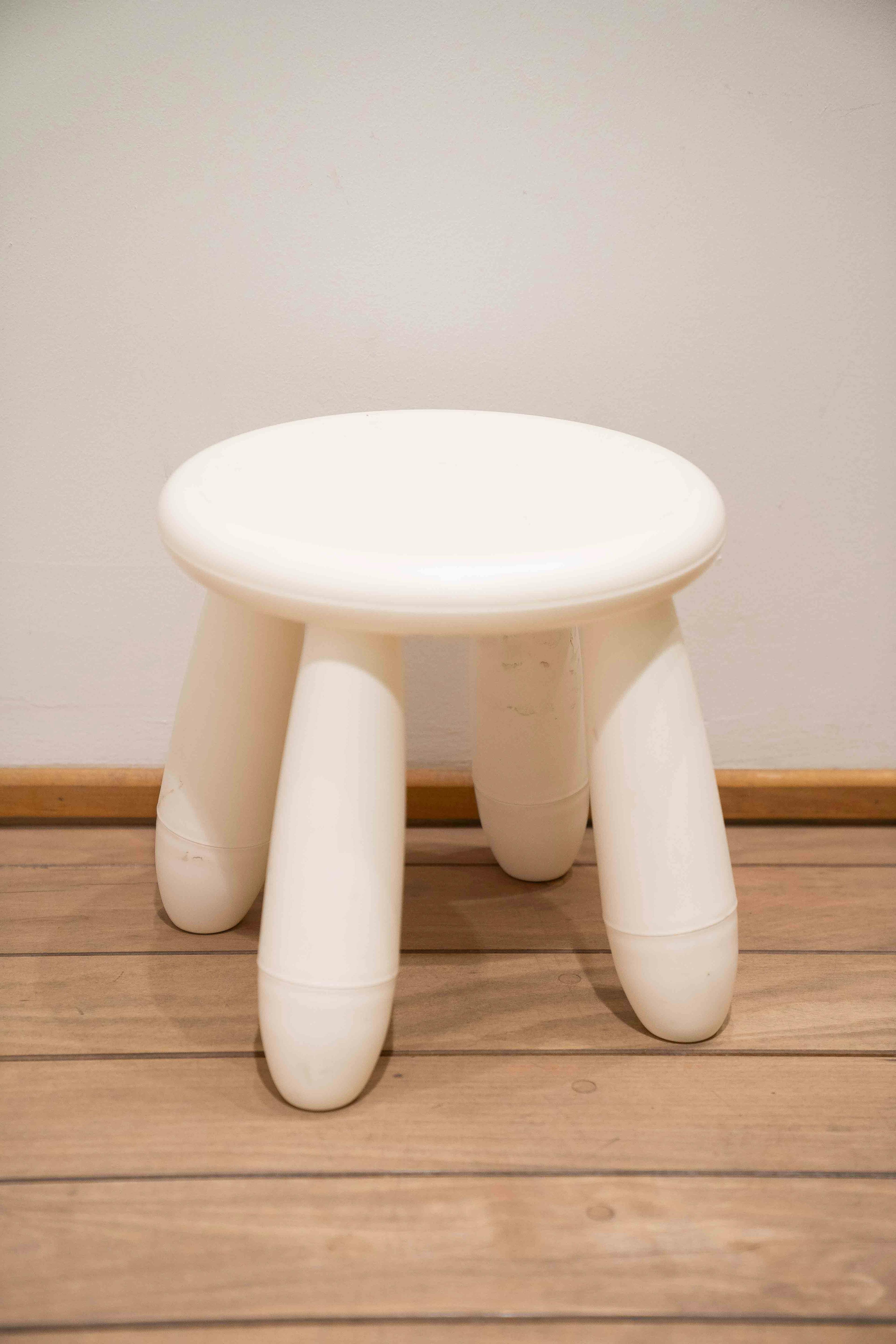 Ikea korte witte kinderkrukjes - Relieve Furniture