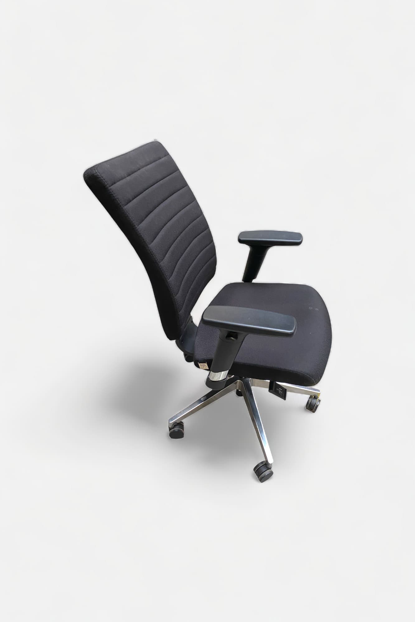 HJH adjustable black office chair on wheels-1
