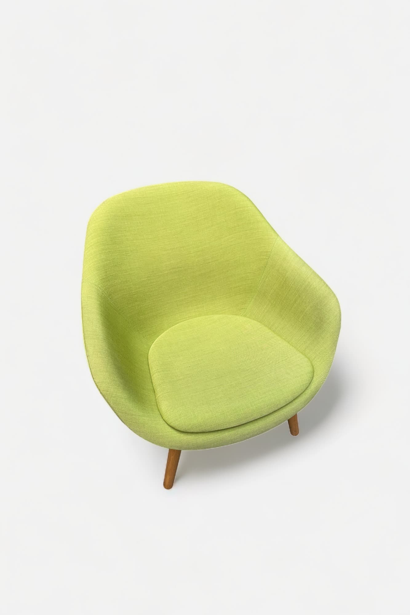 Fauteuil vert clair sur pieds en bois-0