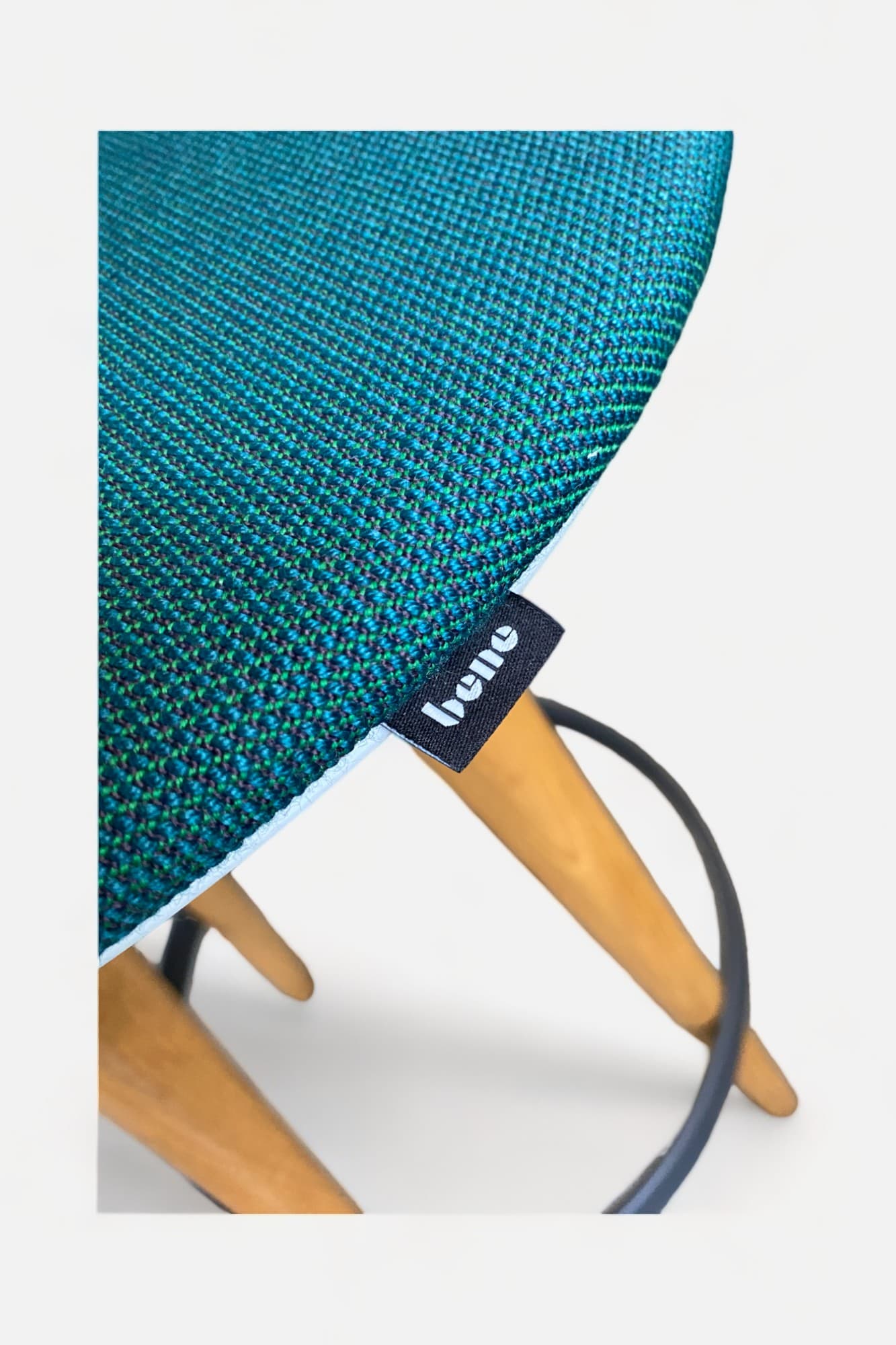 Bene Timba tabouret haut bleu-vert sur pieds en bois avec repose-pieds en métal-2