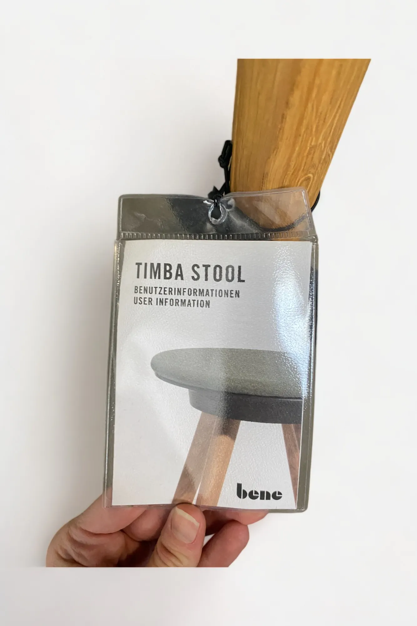 Tabouret Bene Timba vert clair, bois, repose-pieds métal-1
