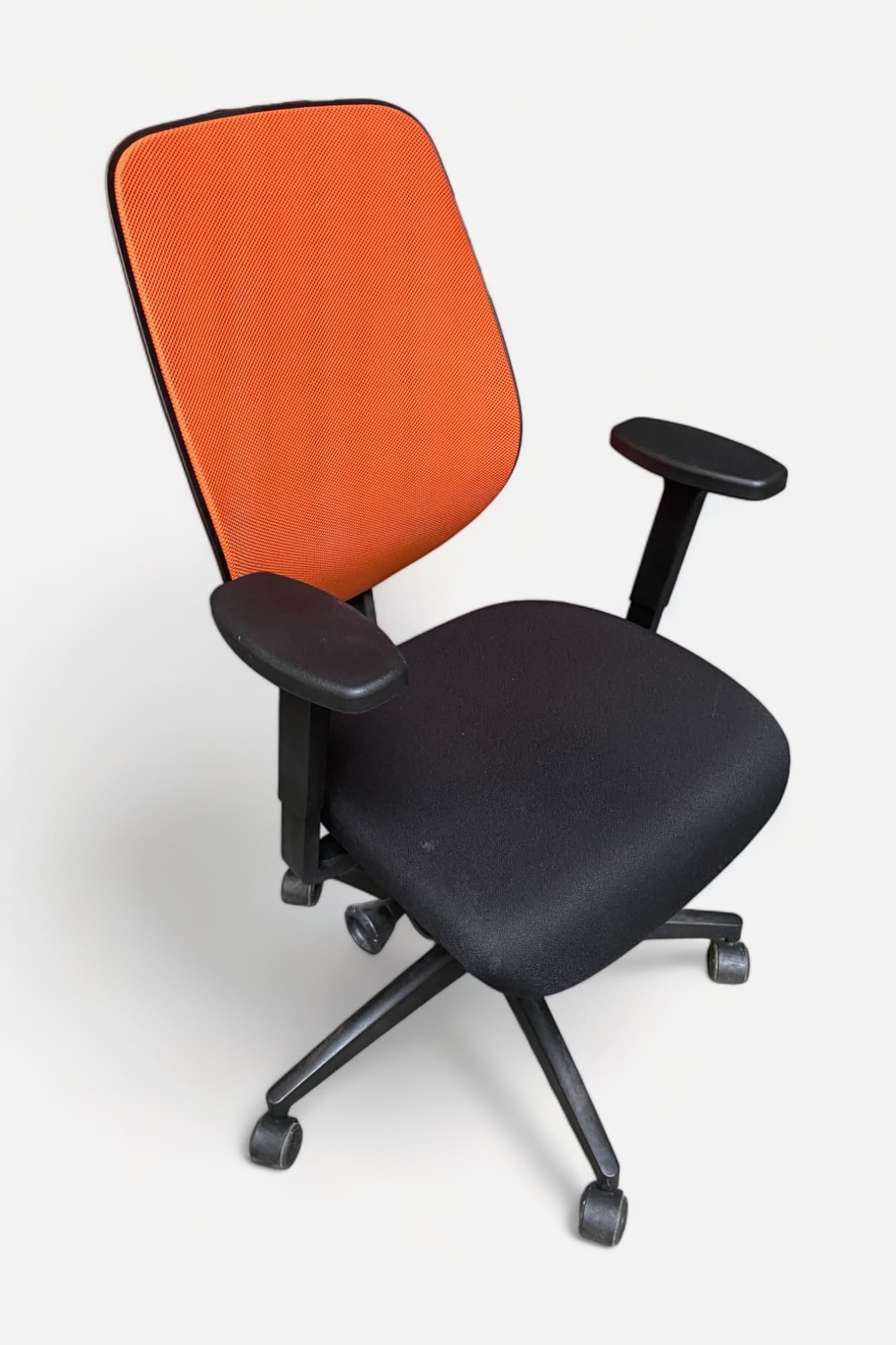 Giroflex Ergonomische oranje en zwarte bureaustoel op wieltjes-0