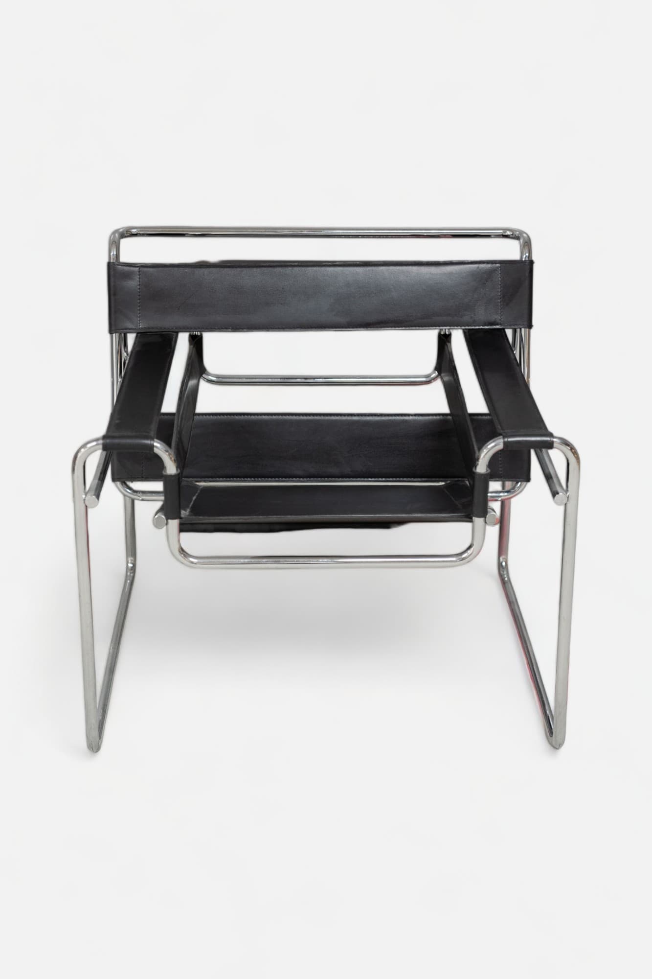Réplique de la chaise Wassily Design en cuir noir sur pieds en acier
