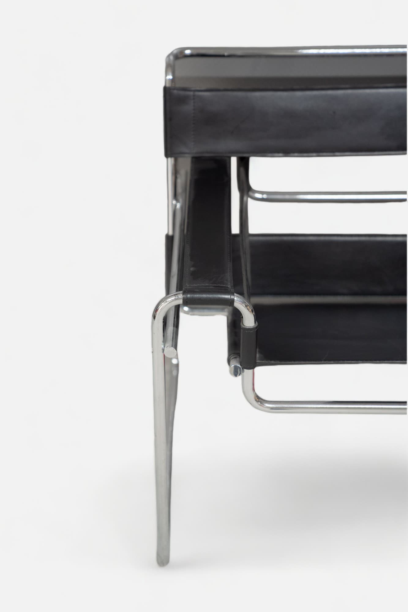 Wassily Design replica black leather chair on steel legs-1