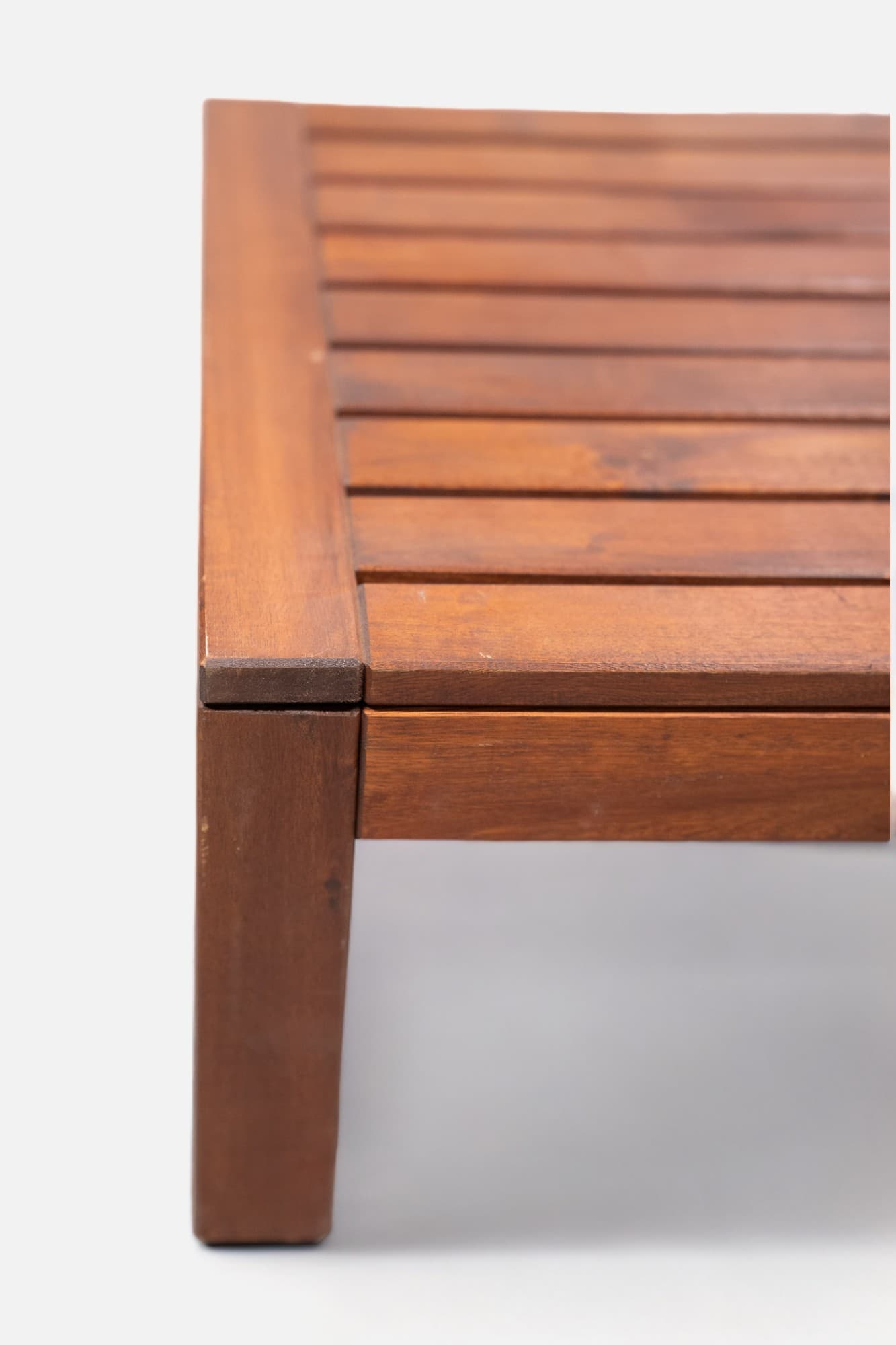 Table basse extérieure en bois foncé IKEA-2