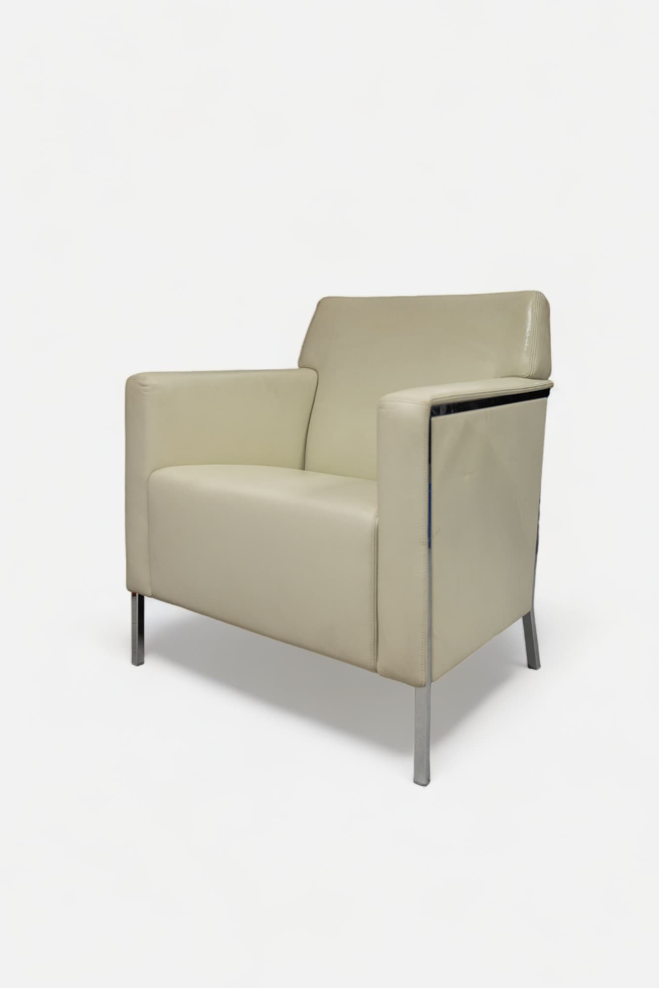 Fauteuil Moroso en cuir blanc/crème beige avec pieds en acier