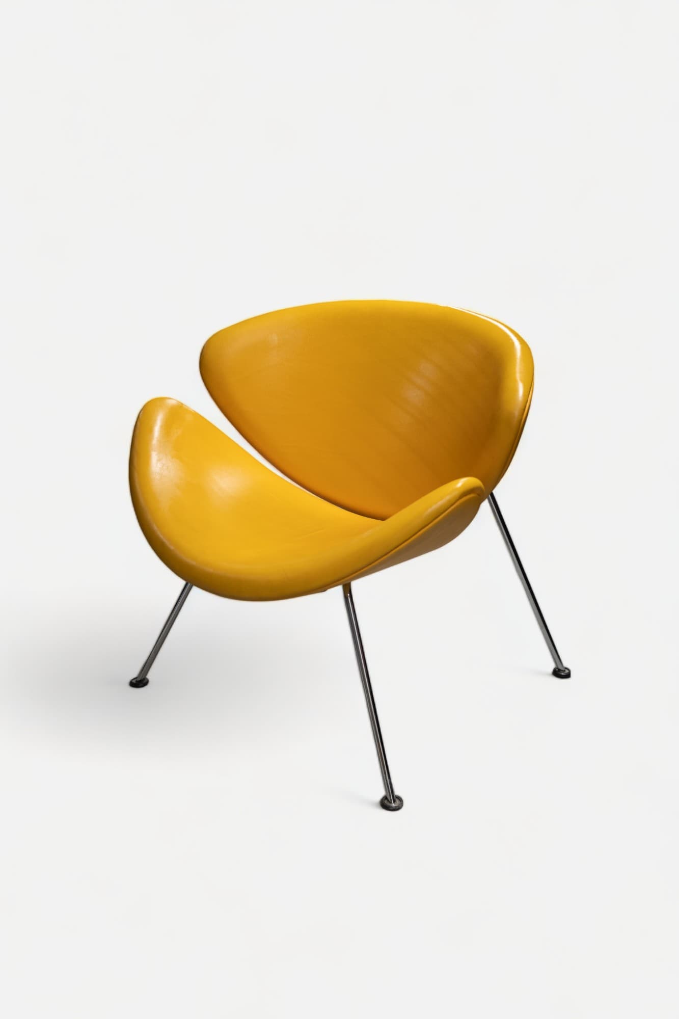 Vintage Artifort orange slice Design Gele leren fauteuil met stalen poten-0