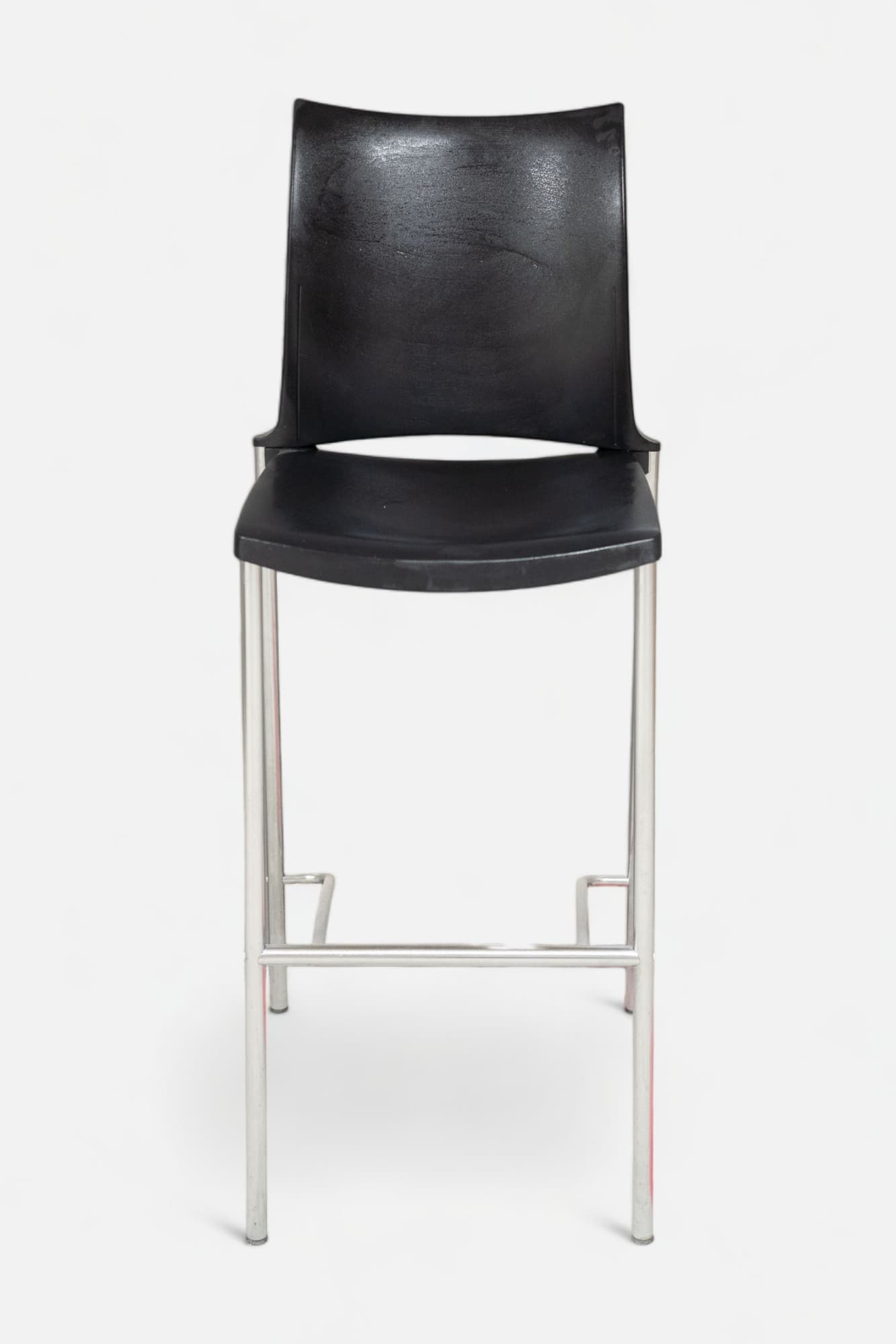Kusch+Co Chaise haute noire, châssis et repose-pieds chromés-1