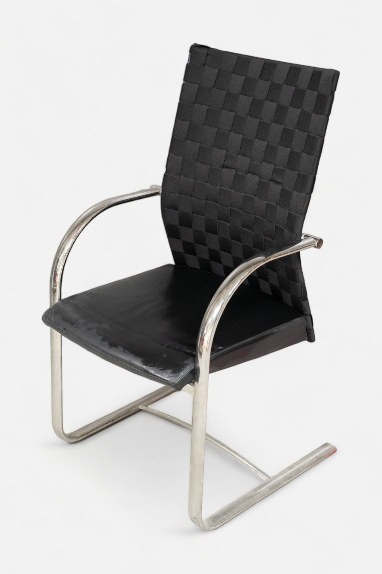 Chaise design noire Dietiker avec pieds en acier
